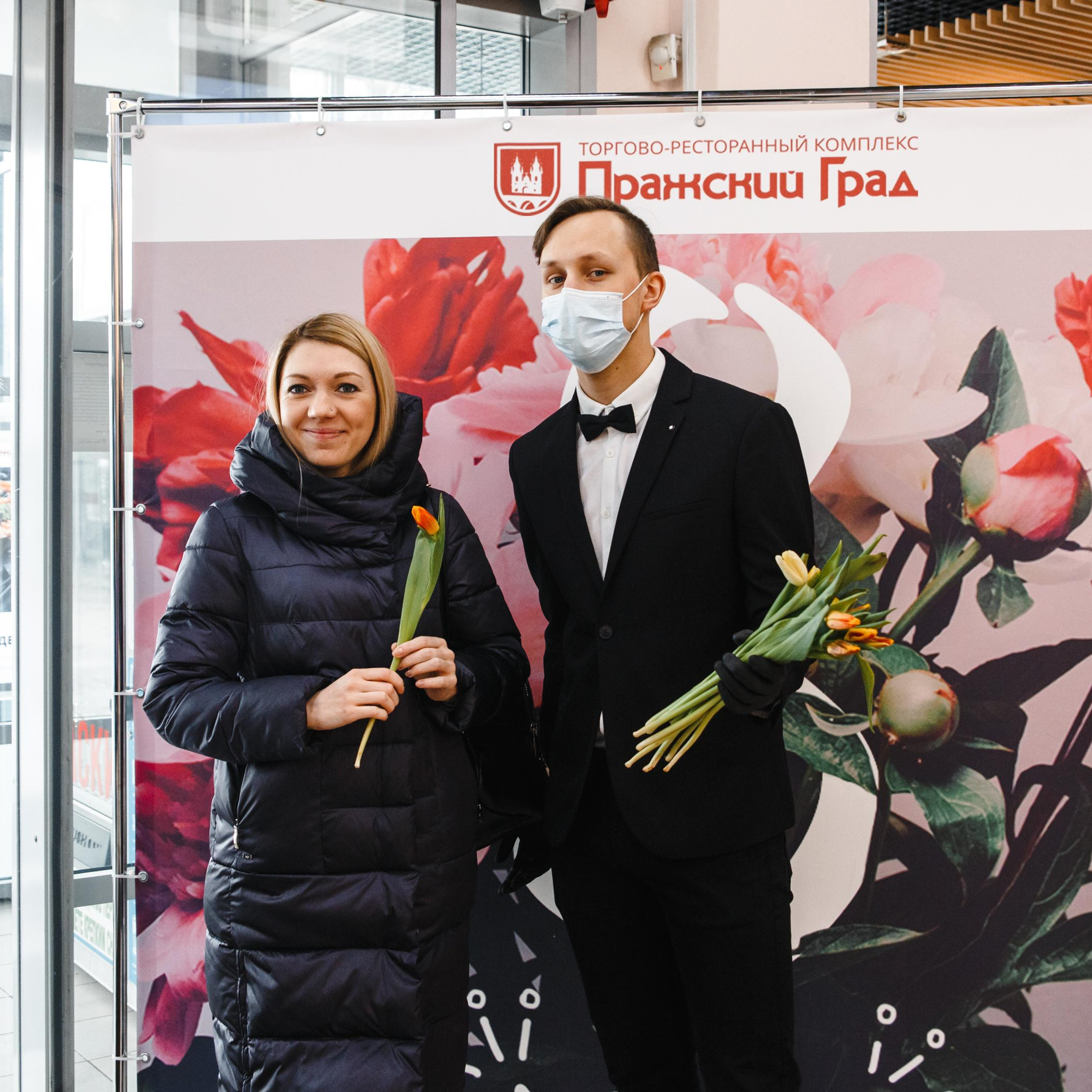 ТЦ «Пражский Град» (раздача цветов на 8 Марта)