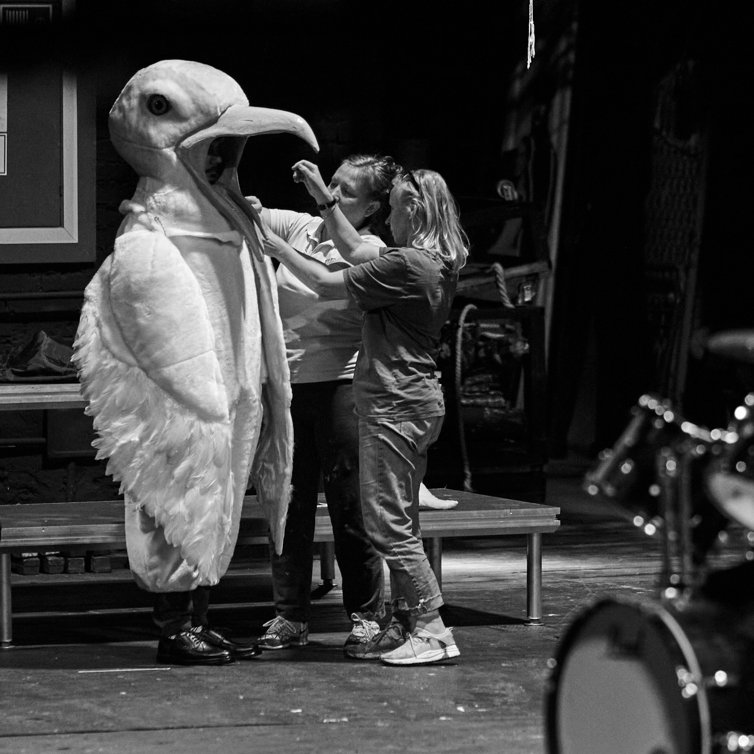 За кулисами