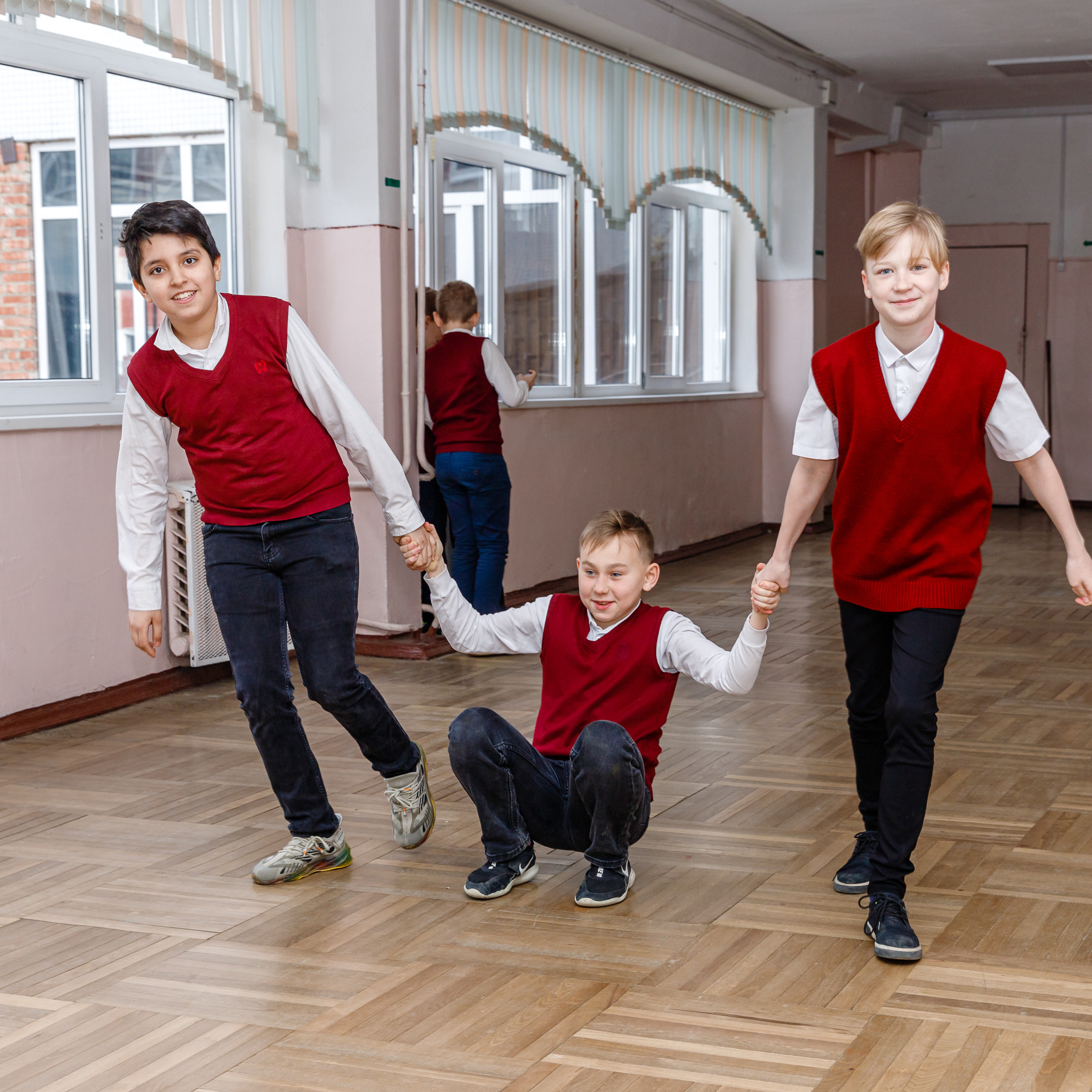 ШКОЛЬНАЯ ЖИЗНЬ