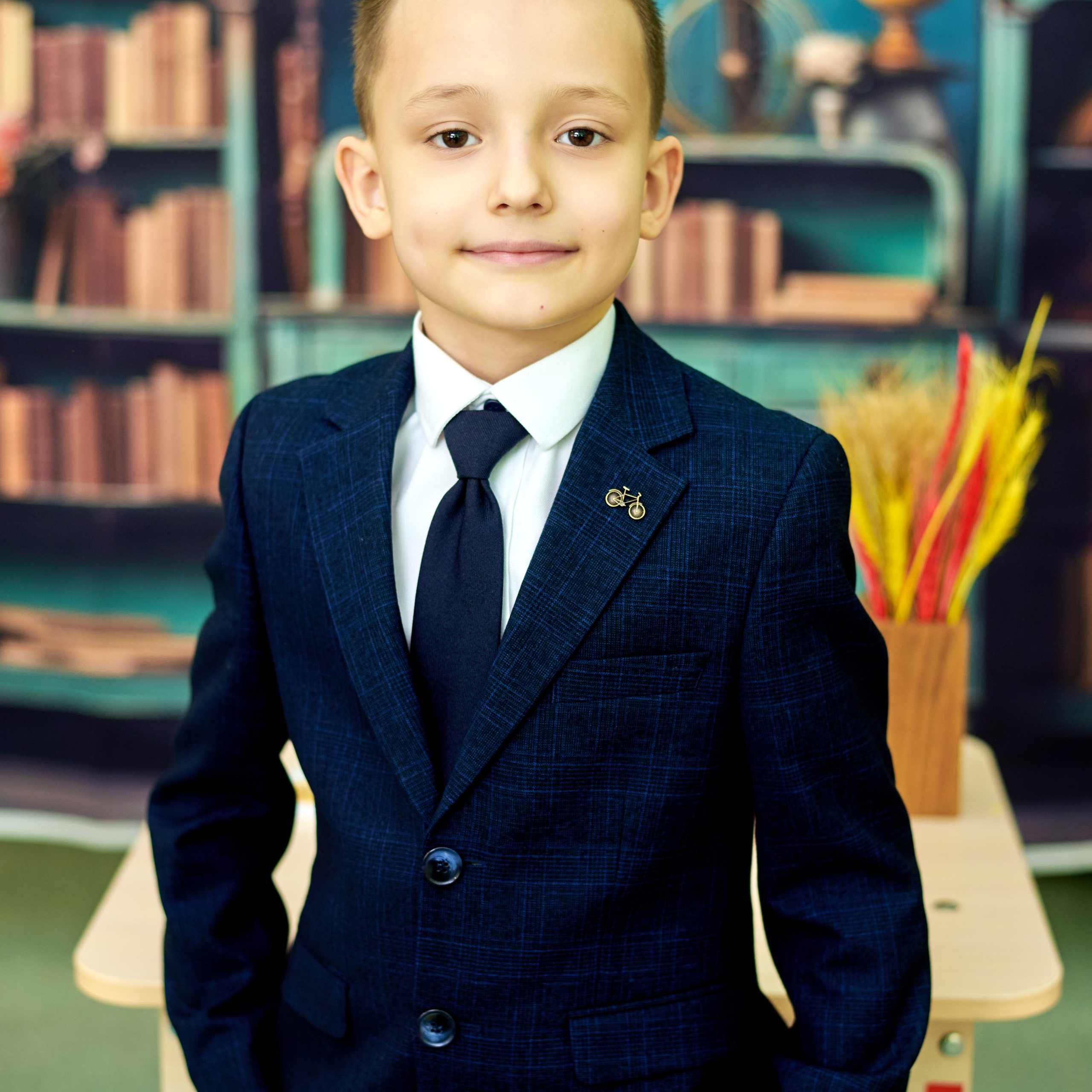 Выпускная фотография. Фотосъёмка на выпускные альбомы в школе и фотостудии. Фотограф в г. Нижневартовск Александра Гриценко