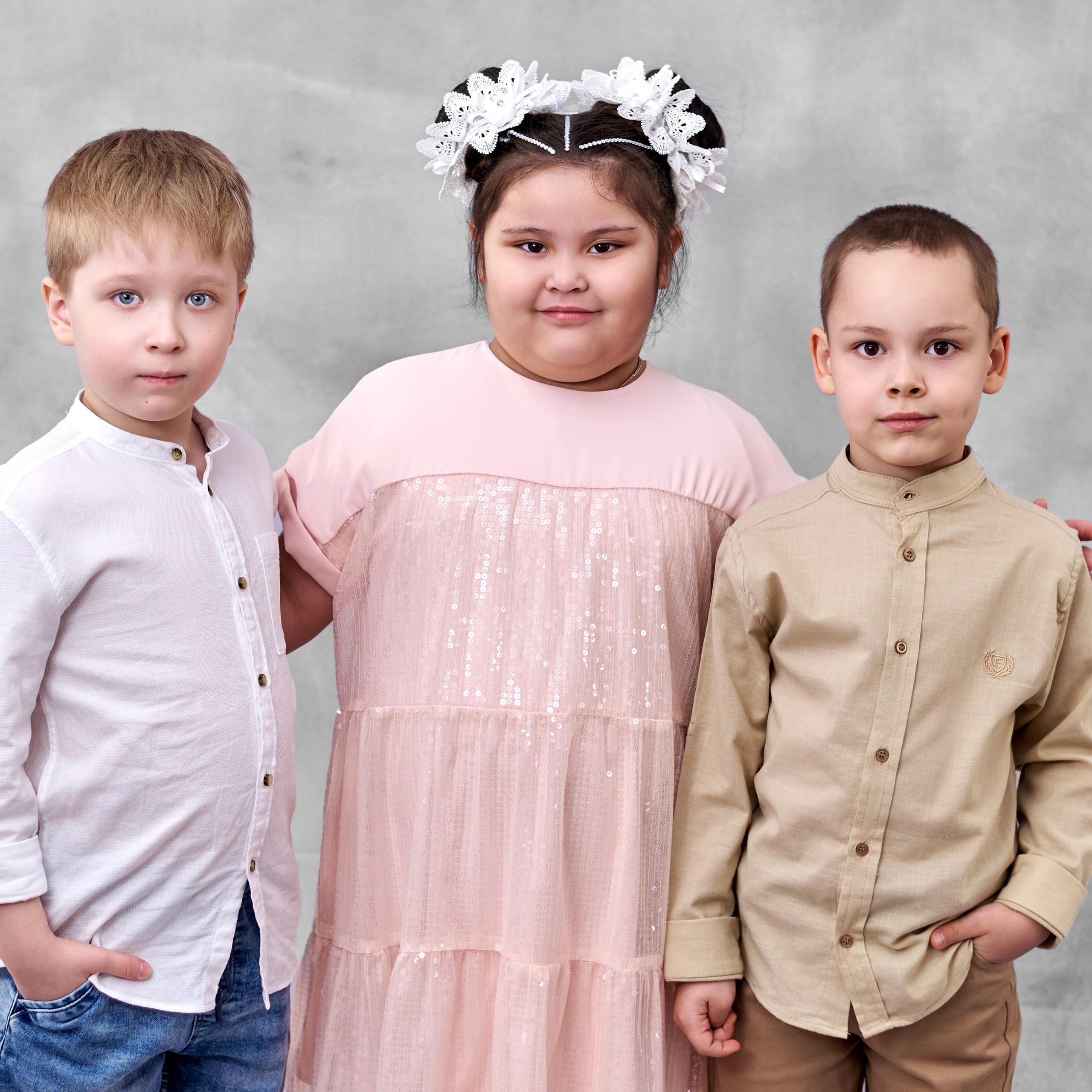 Выпускная фотография. Фотосъёмка на выпускные альбомы в школе и фотостудии. Фотограф в г. Нижневартовск Александра Гриценко