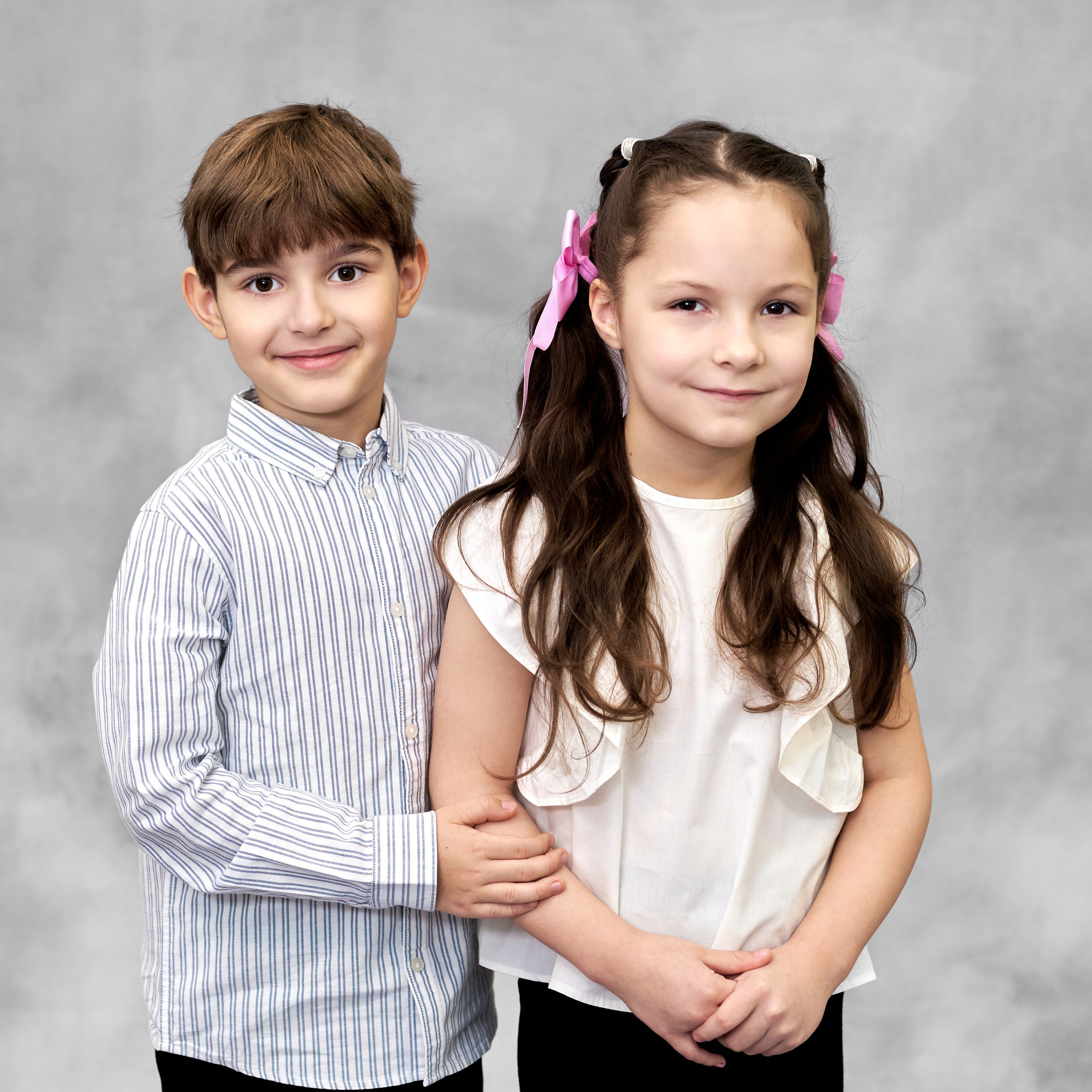 Выпускная фотография. Фотосъёмка на выпускные альбомы в школе и фотостудии. Фотограф в г. Нижневартовск Александра Гриценко