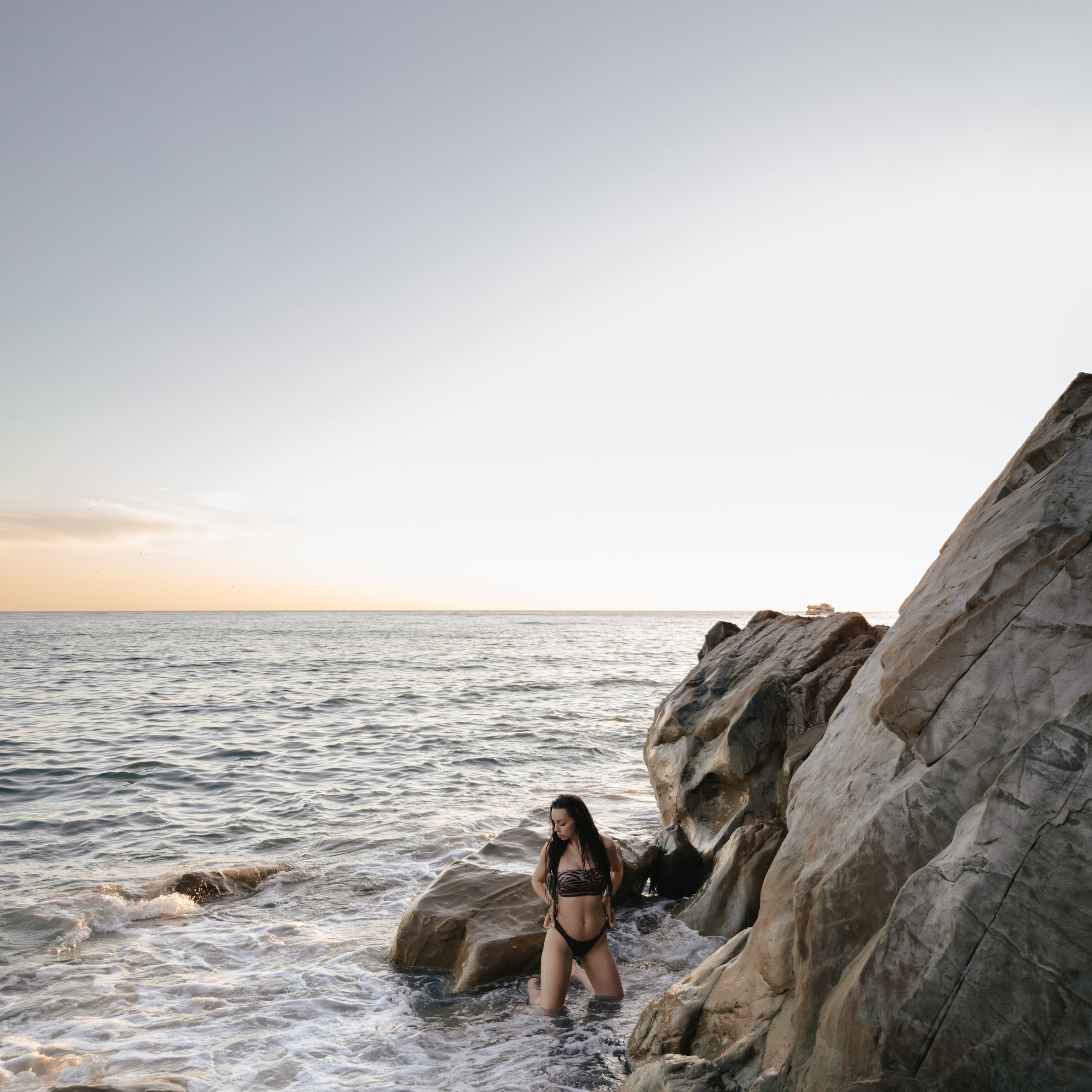 Юлия. Заката на скале Парус.