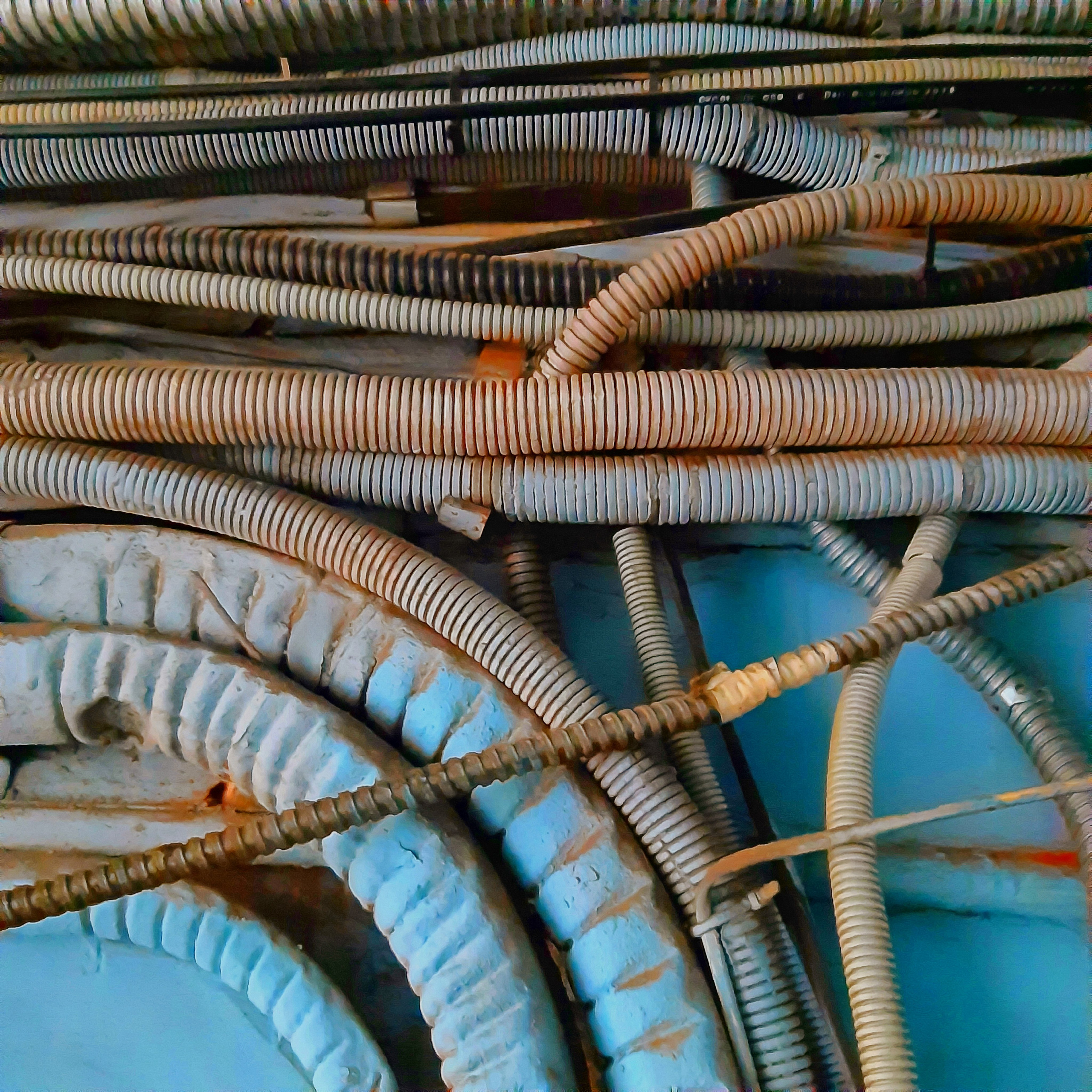 CheLOVEinik — décollage. Роман Ходырев — эзотериолог, художник, фотограф и музыкант. Санкт-Петербург, Рига