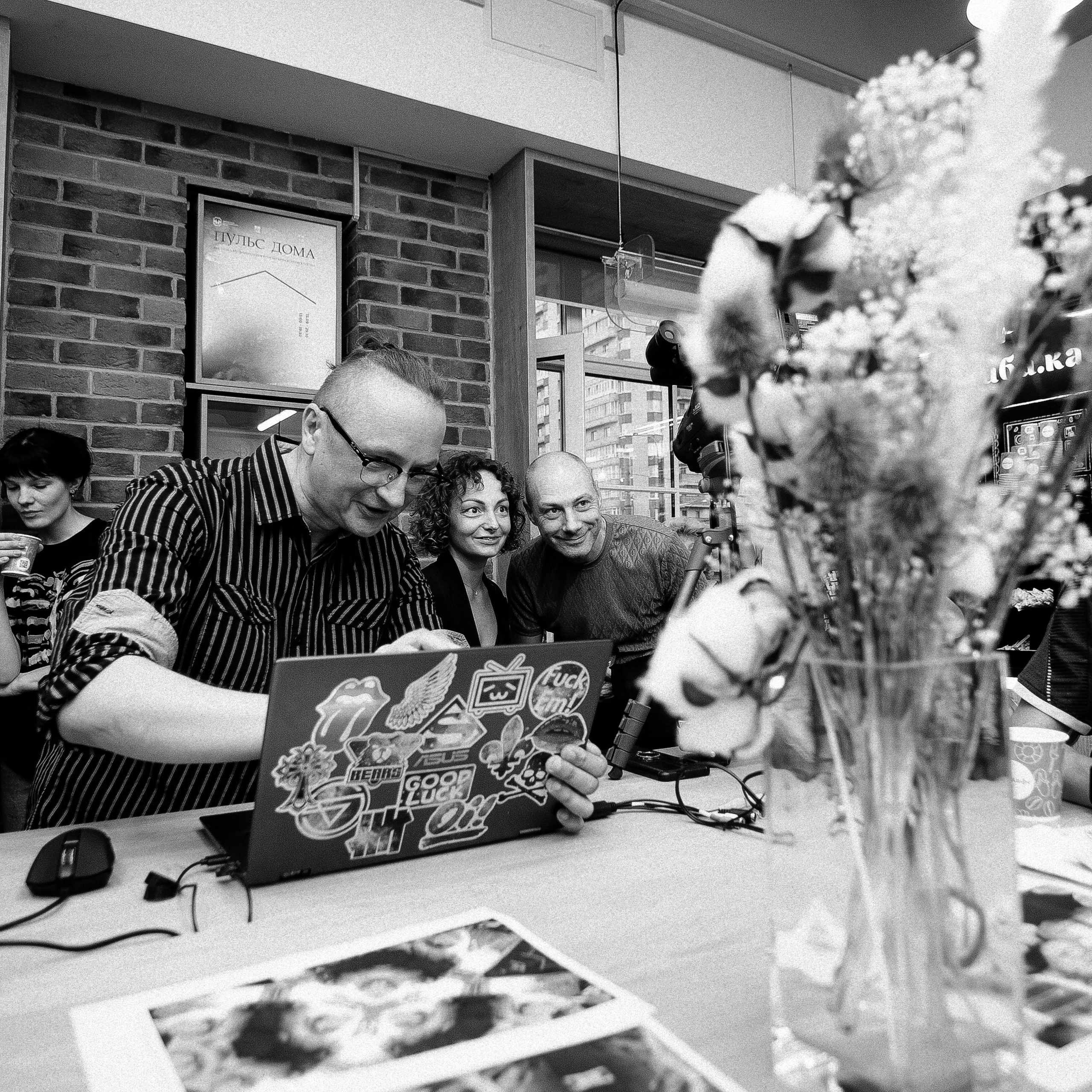 Fluxus Selfie Machine. Роман Ходырев — эзотериолог, художник, фотограф и музыкант. Санкт-Петербург, Рига