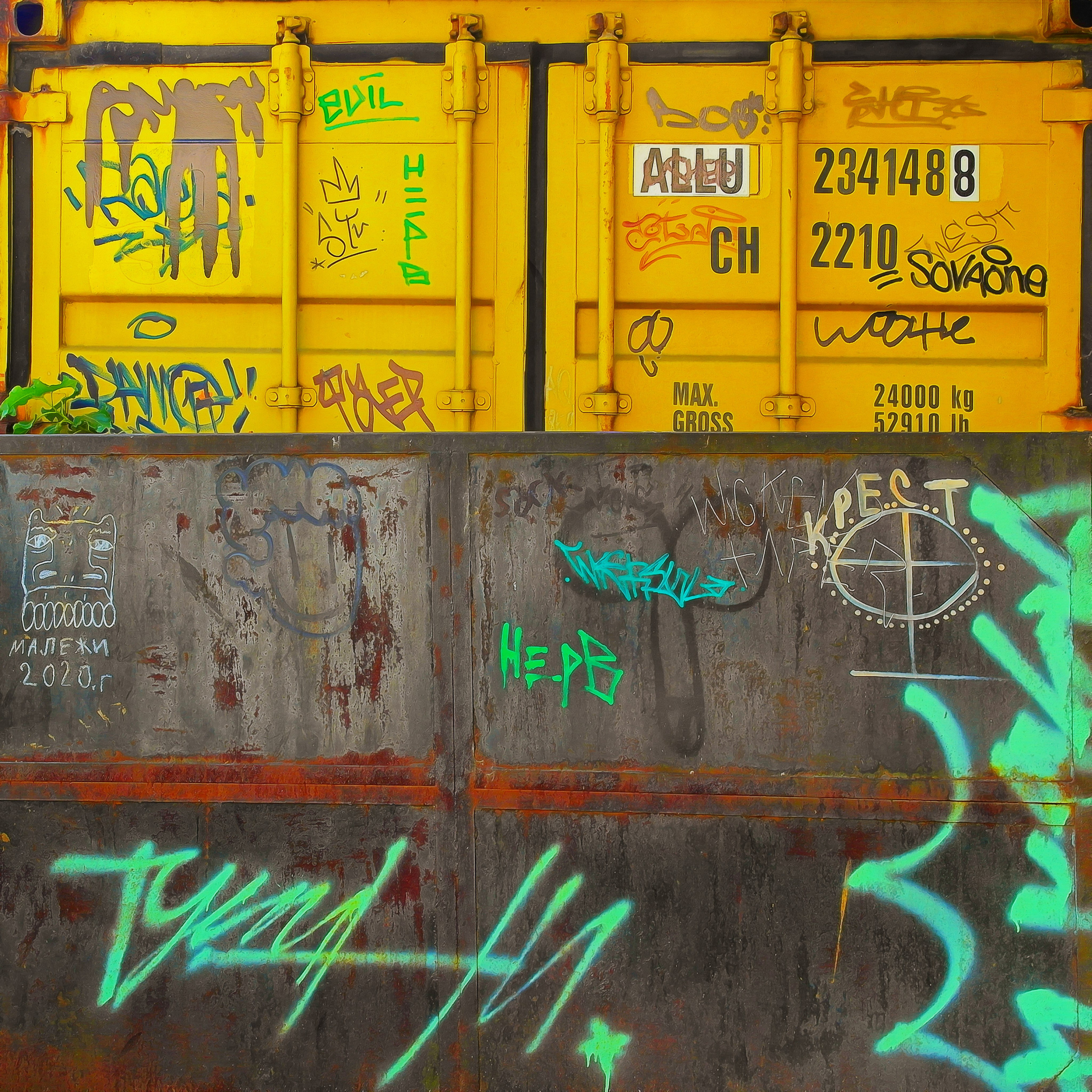 CheLOVEinik — décollage. Роман Ходырев — эзотериолог, художник, фотограф и музыкант. Санкт-Петербург, Рига