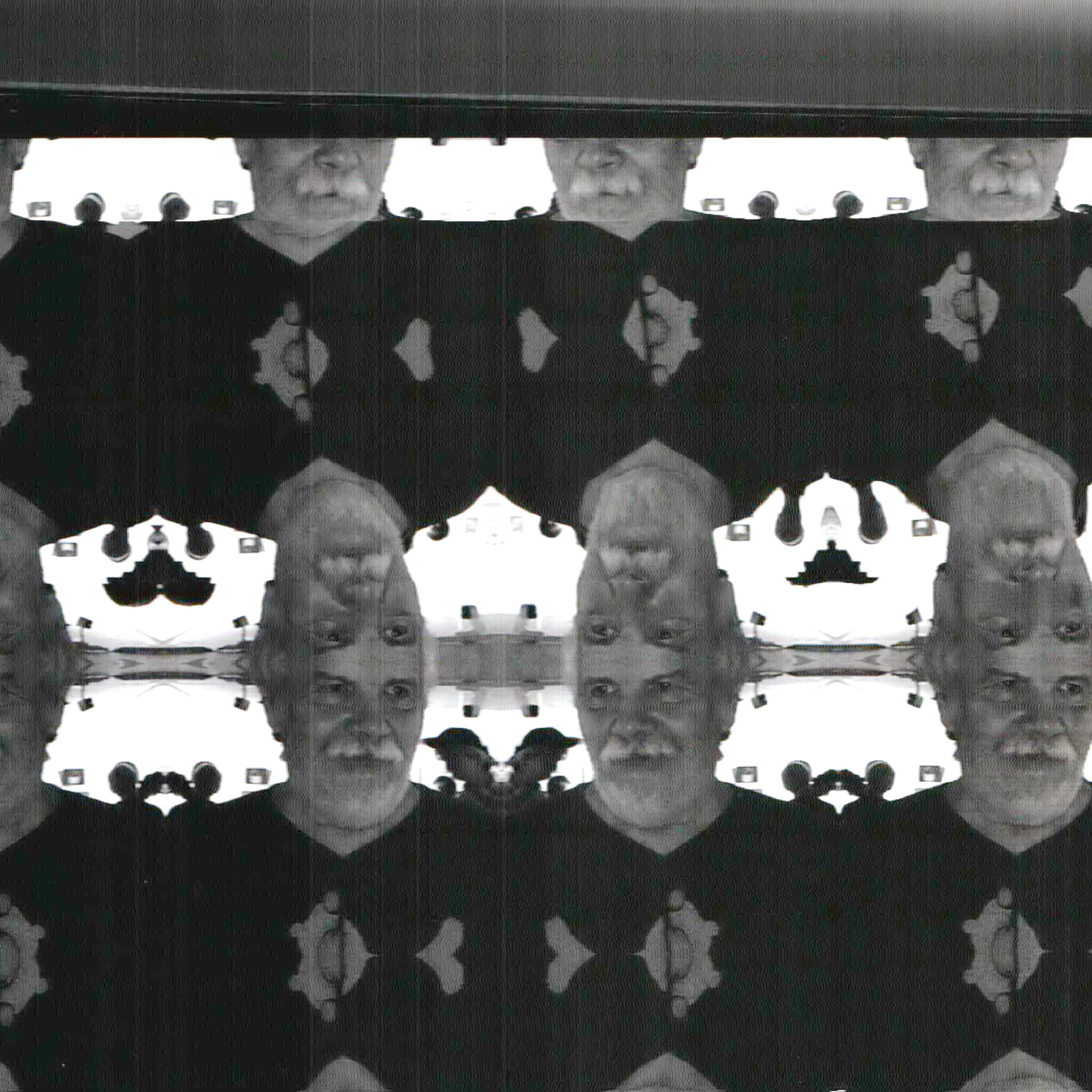 Fluxus Selfie Machine. Роман Ходырев — эзотериолог, художник, фотограф и музыкант. Санкт-Петербург, Рига