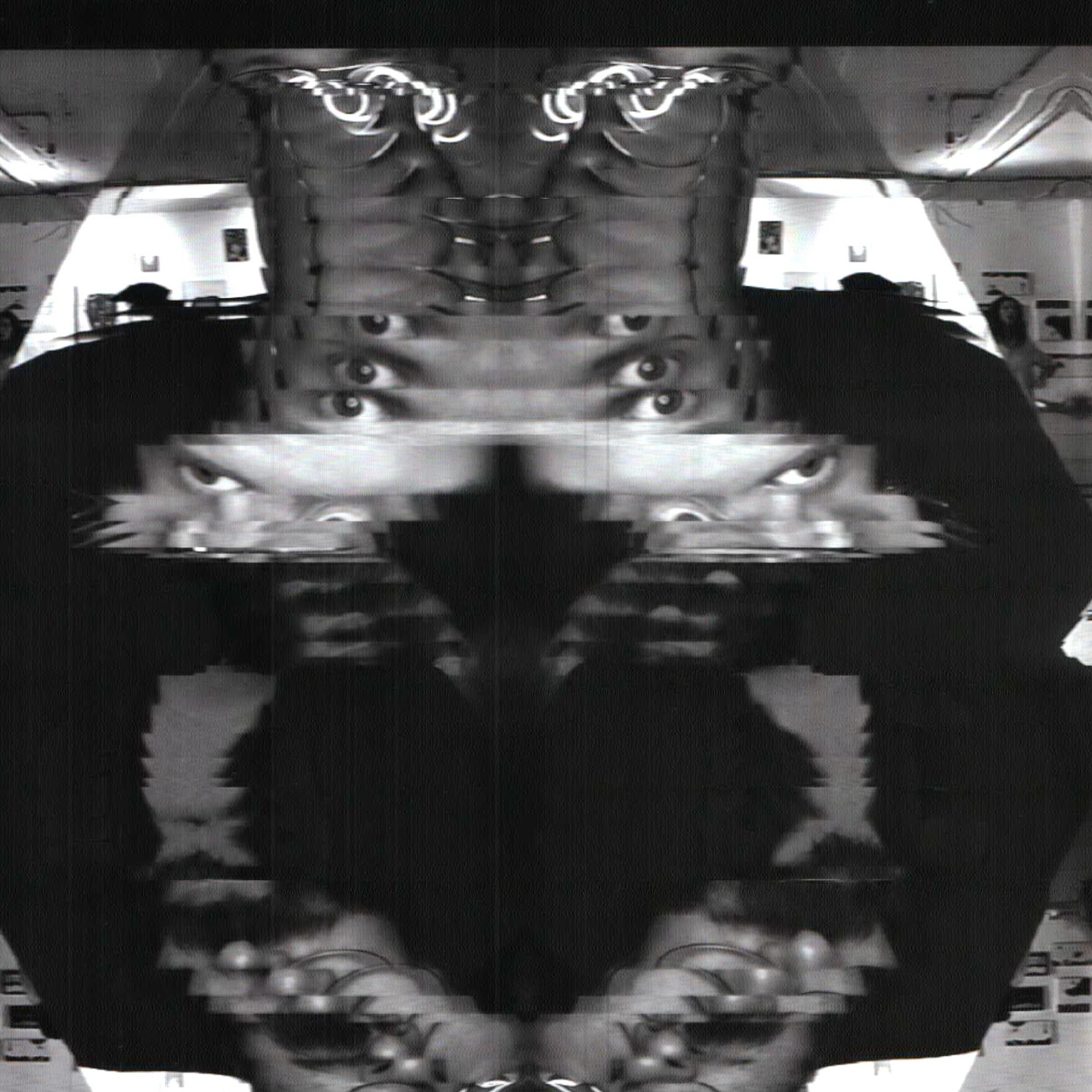 Fluxus Selfie Machine. Роман Ходырев — эзотериолог, художник, фотограф и музыкант. Санкт-Петербург, Рига