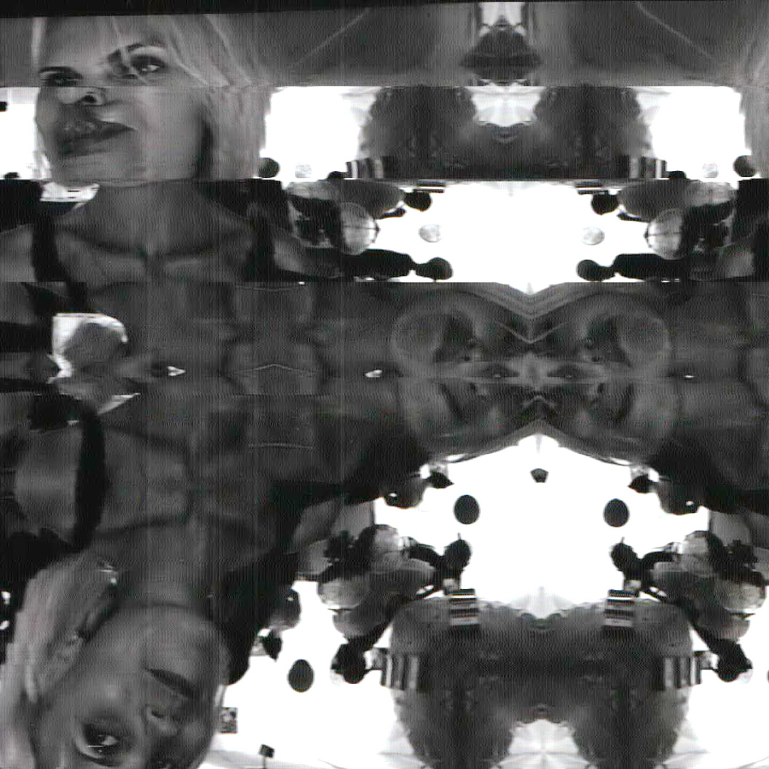 Fluxus Selfie Machine. Роман Ходырев — эзотериолог, художник, фотограф и музыкант. Санкт-Петербург, Рига