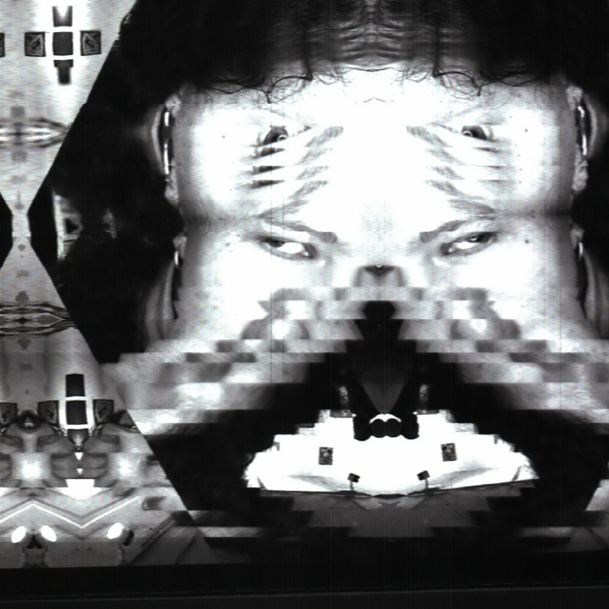 Fluxus Selfie Machine. Роман Ходырев — эзотериолог, художник, фотограф и музыкант. Санкт-Петербург, Рига