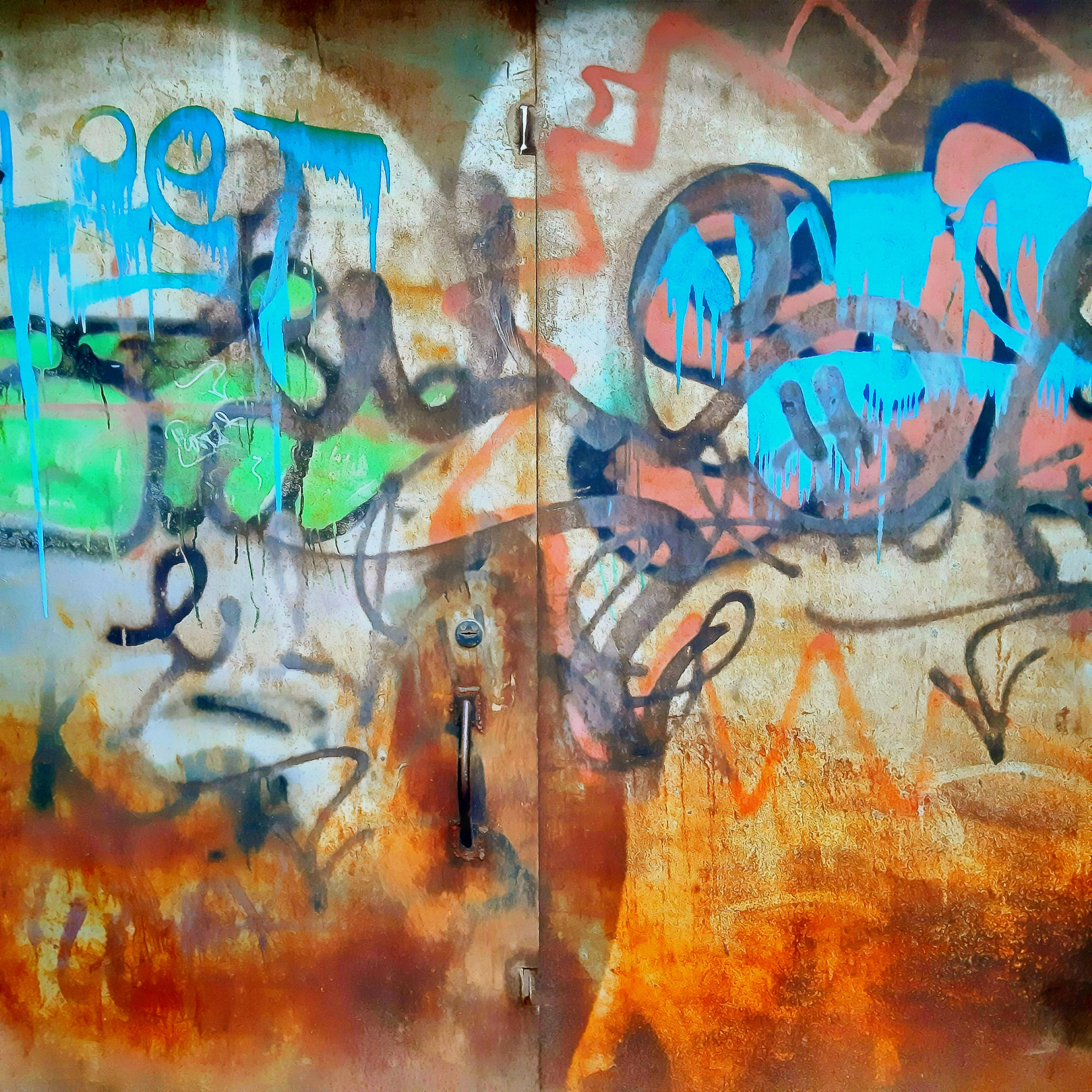 CheLOVEinik — décollage. Роман Ходырев — эзотериолог, художник, фотограф и музыкант. Санкт-Петербург, Рига