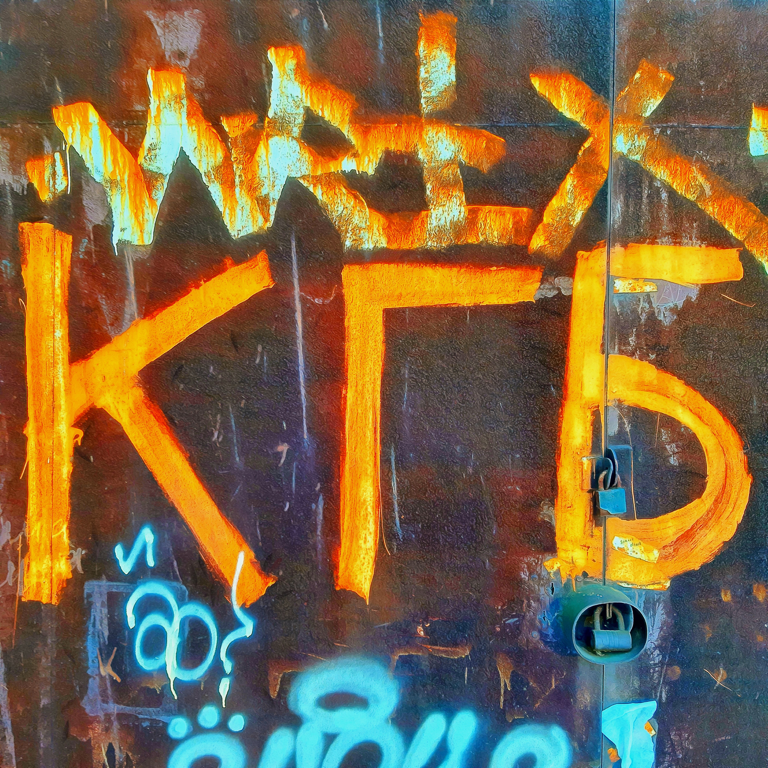 CheLOVEinik — décollage. Роман Ходырев — эзотериолог, художник, фотограф и музыкант. Санкт-Петербург, Рига