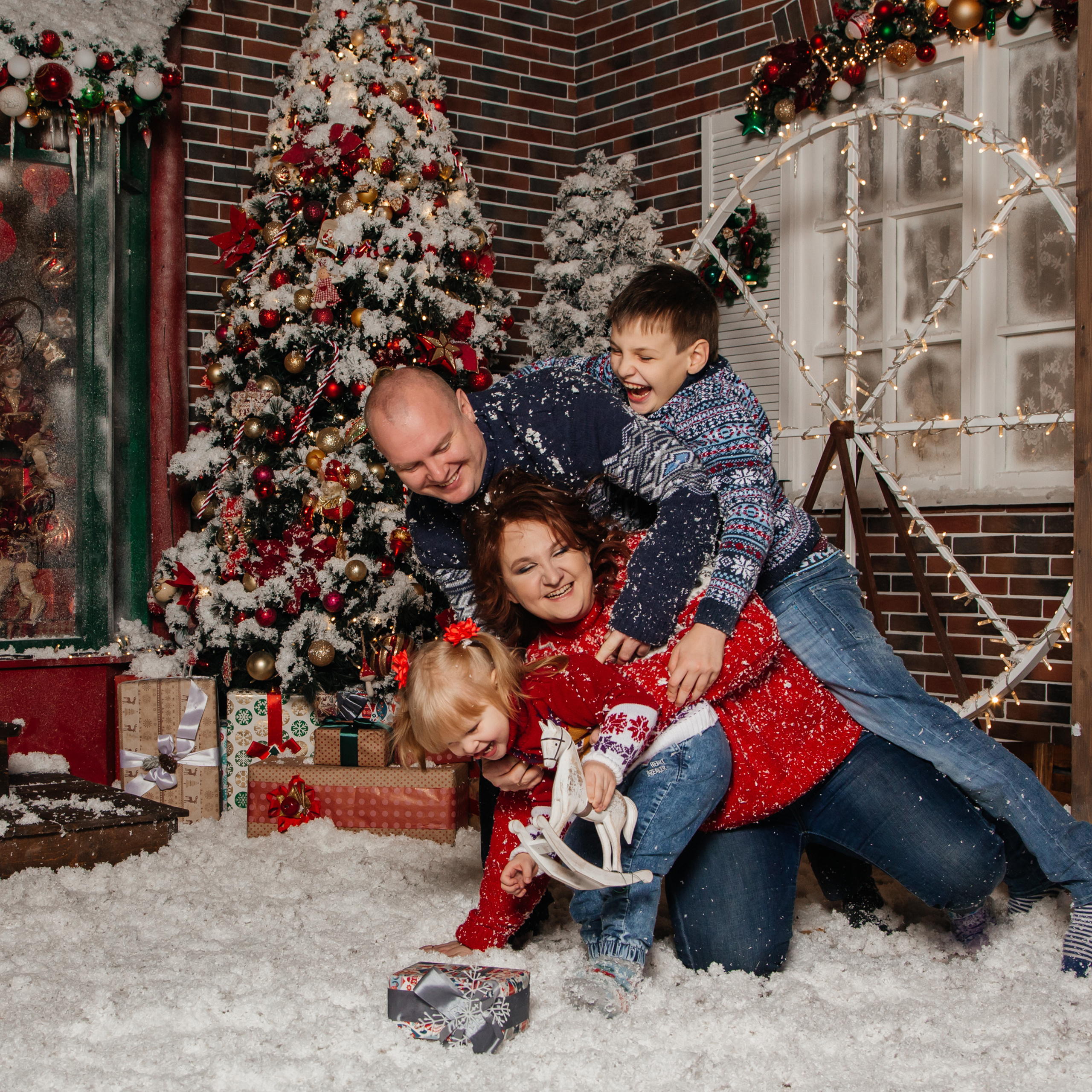 Семейная фотосессия в студии Роял