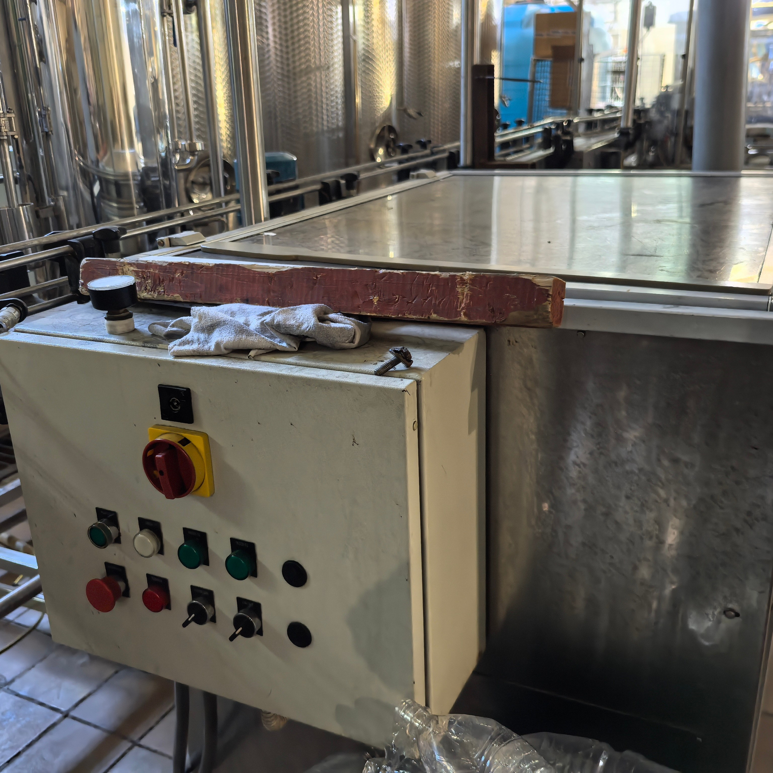 Комплект для подачи пробок