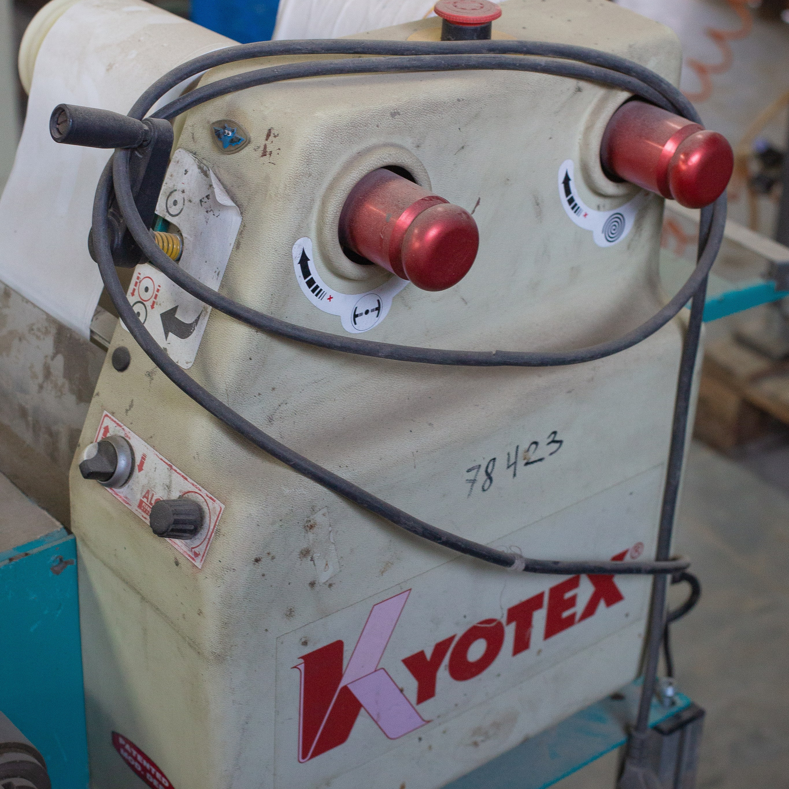 Машина нанесения клея на стельки Kyotex KYO 100