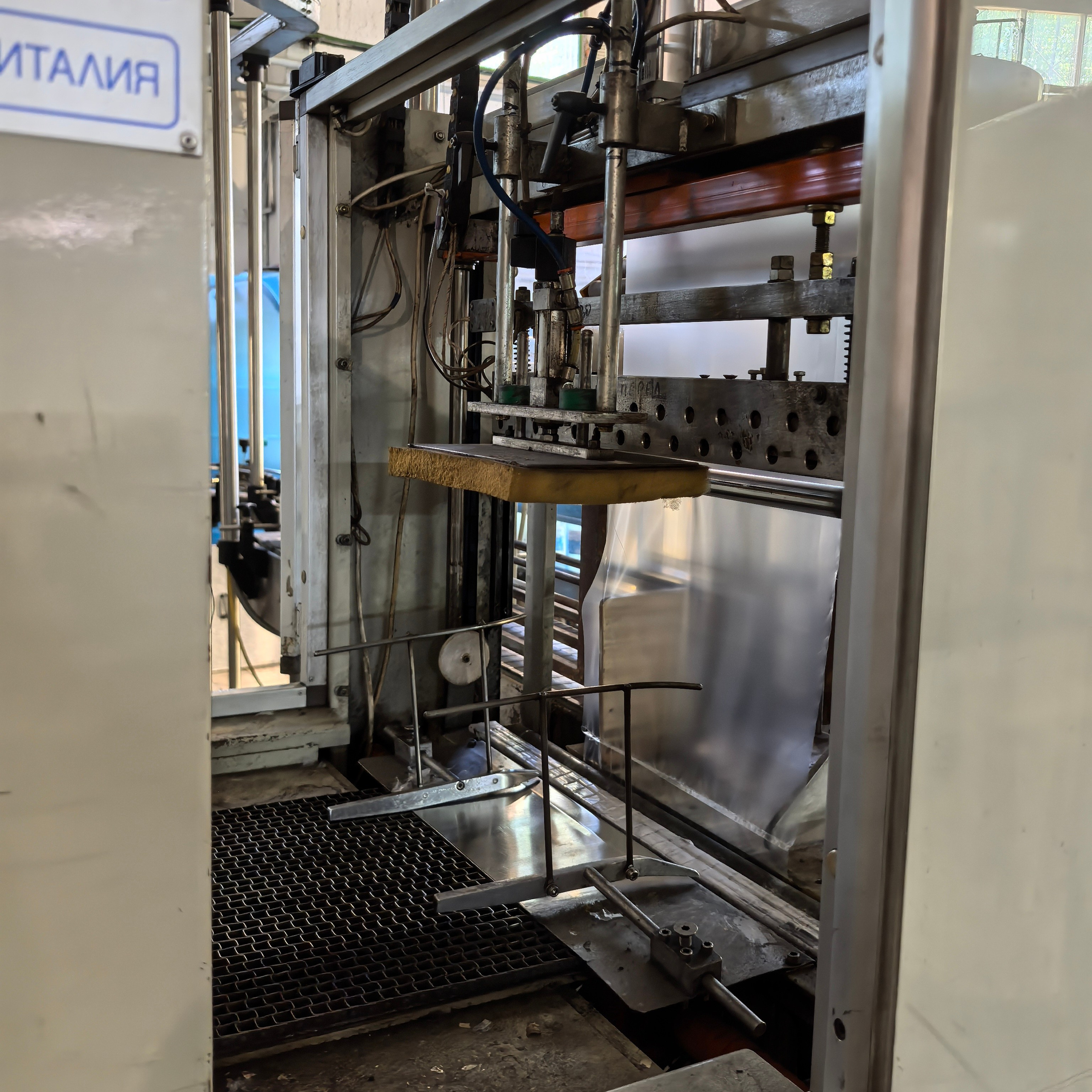 Моноблок для упаковки бутылок в блоки + термоусадочный тоннель