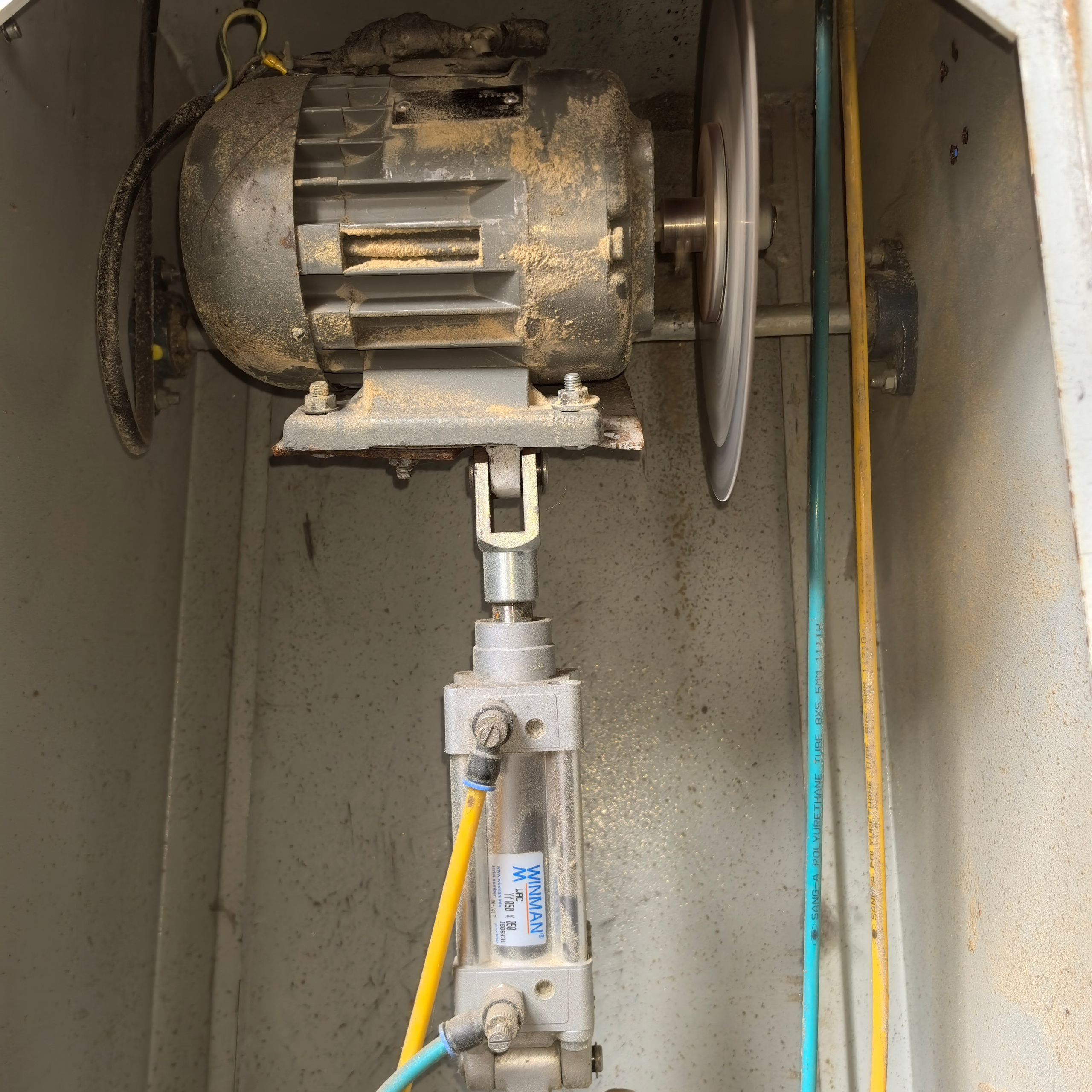 Liva LPKP-M Автоматическая пила для резки дистанционной рамки