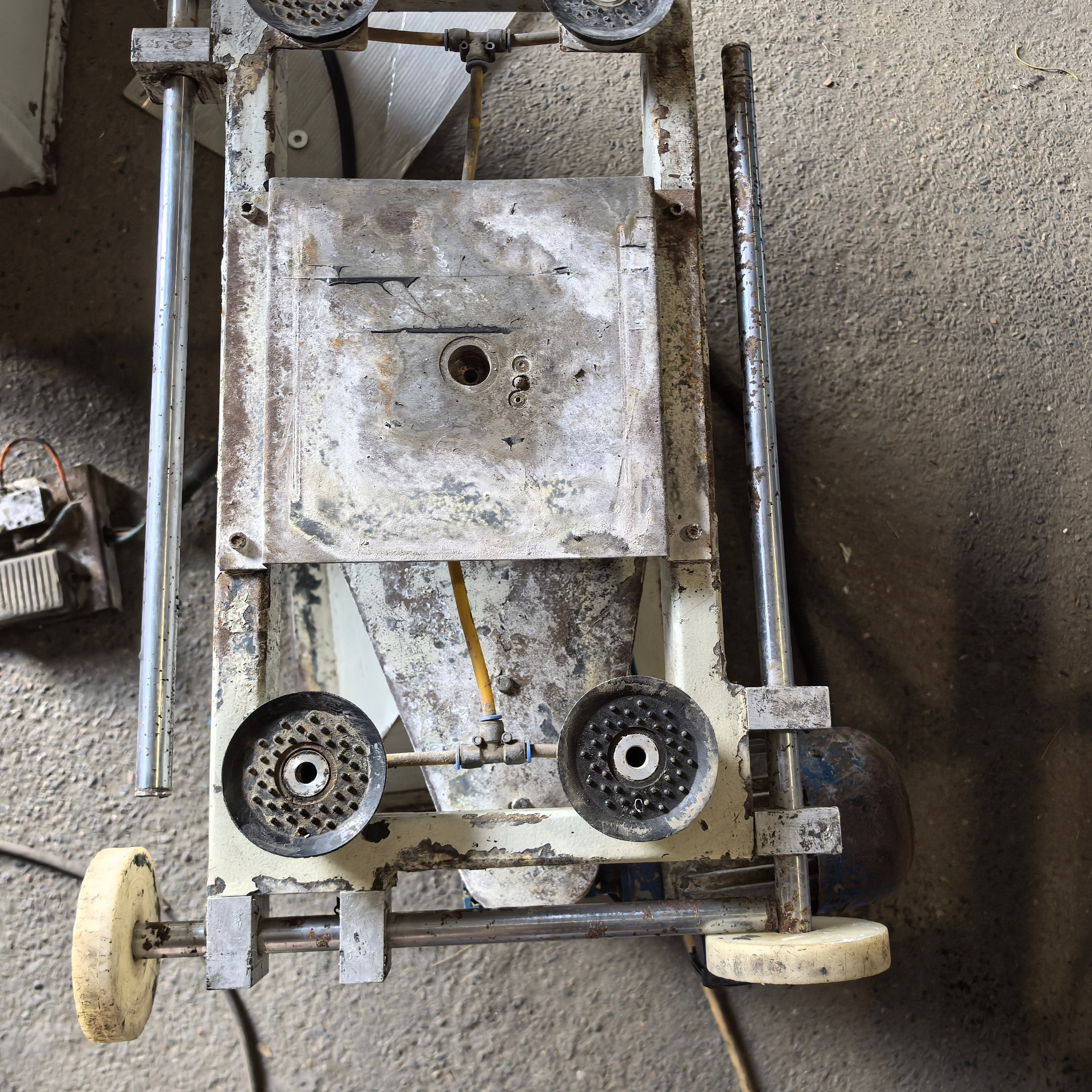 Автоматический поворотный стол с присосками