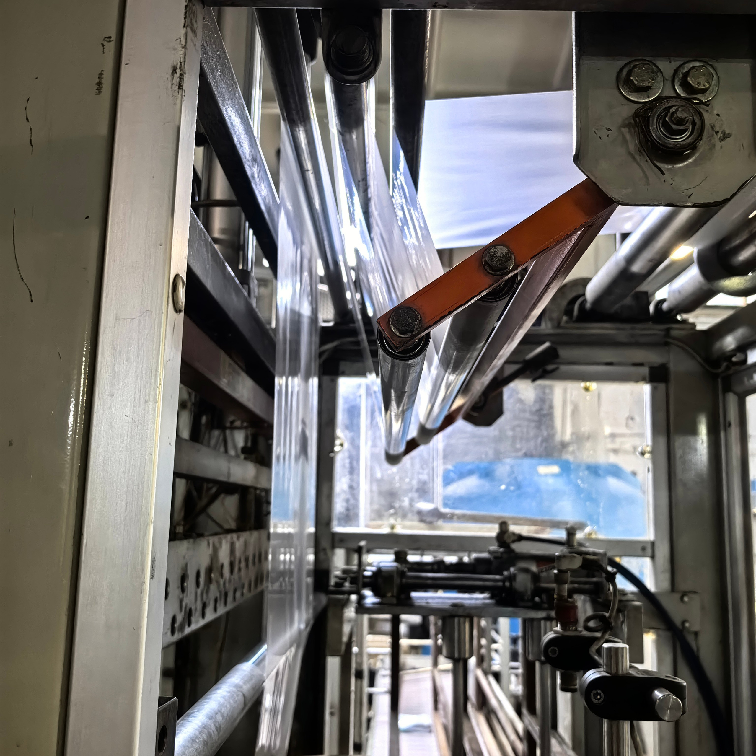 Моноблок для упаковки бутылок в блоки + термоусадочный тоннель