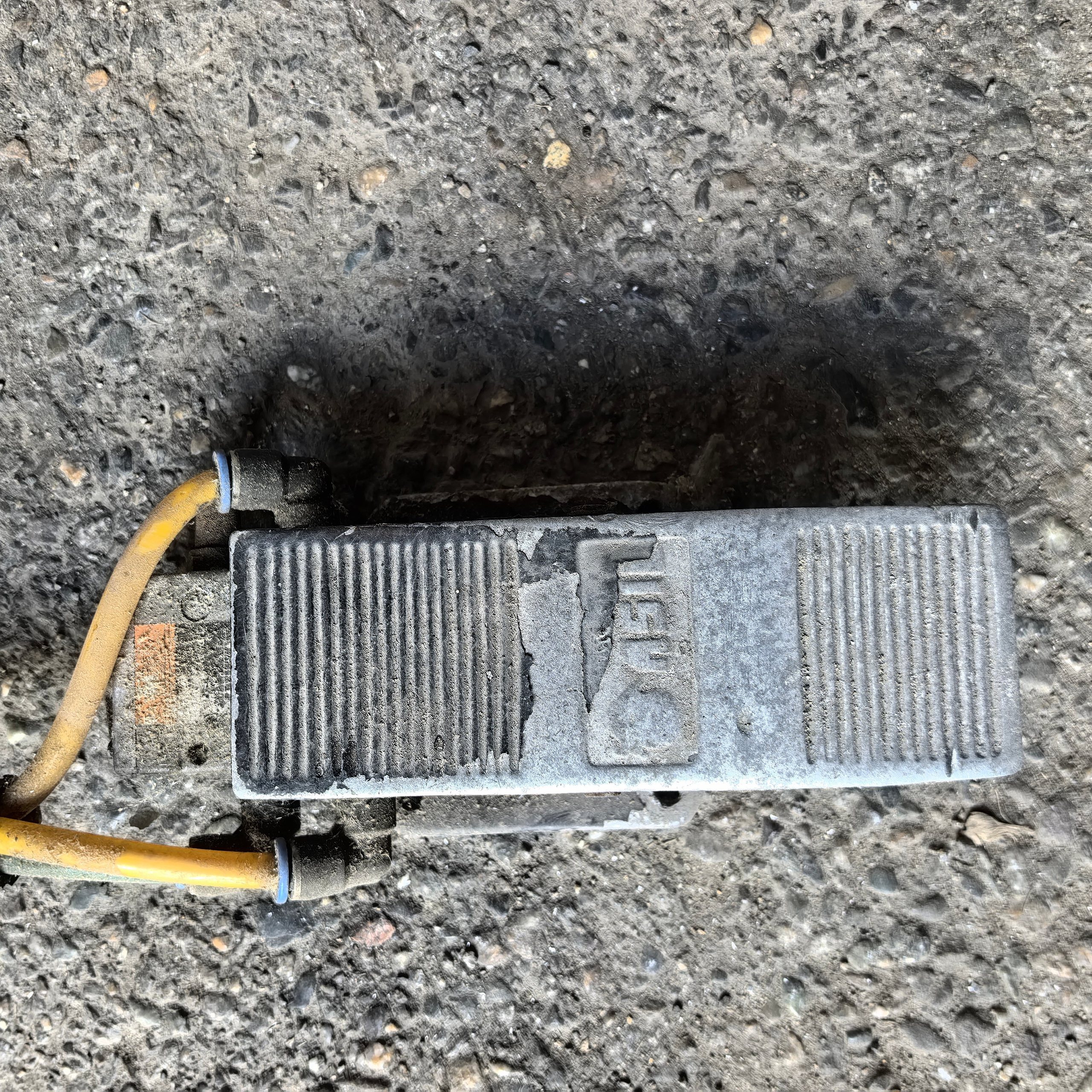 Liva LPKP-M Автоматическая пила для резки дистанционной рамки