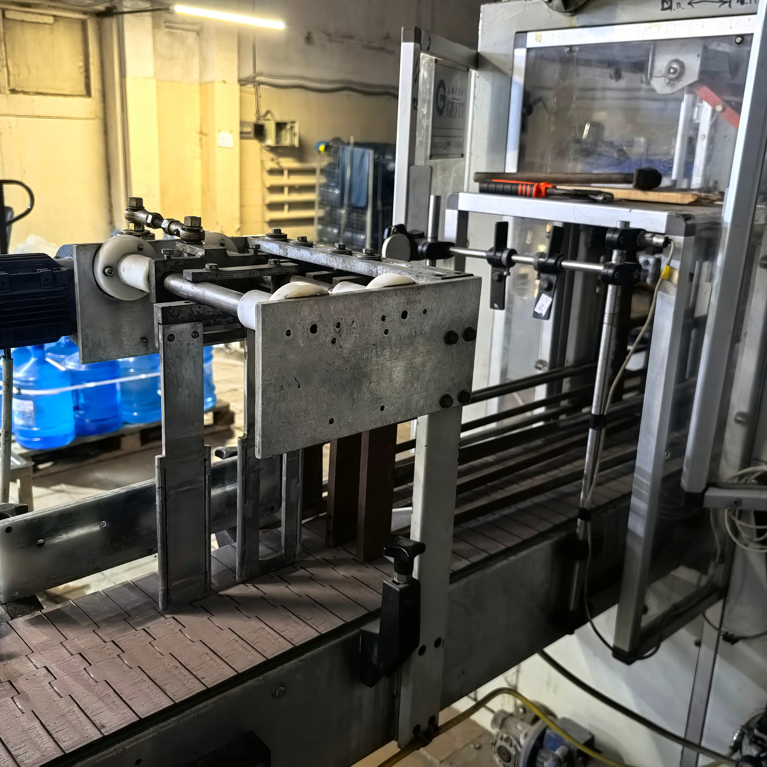 Моноблок для упаковки бутылок в блоки + термоусадочный тоннель