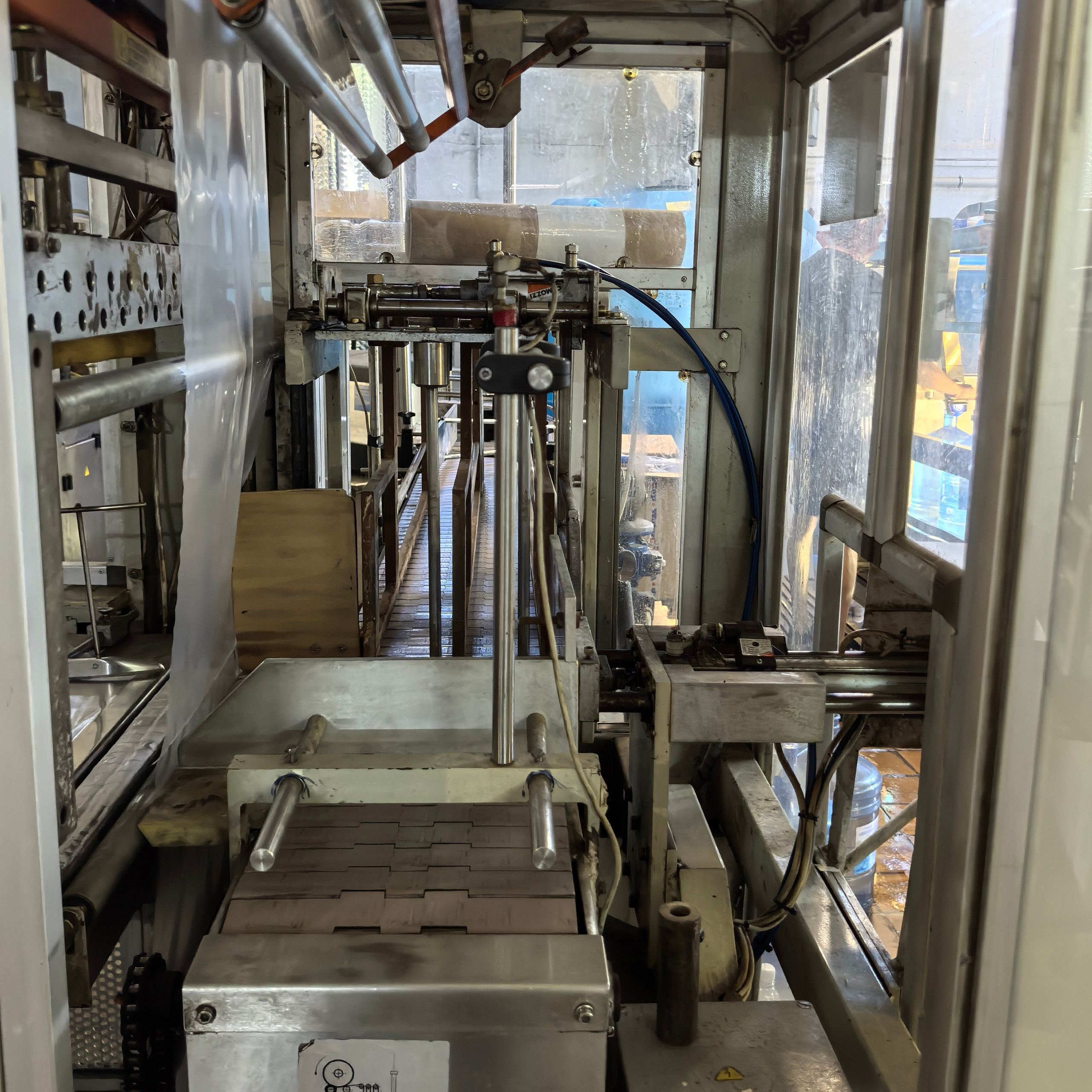 Моноблок для упаковки бутылок в блоки + термоусадочный тоннель