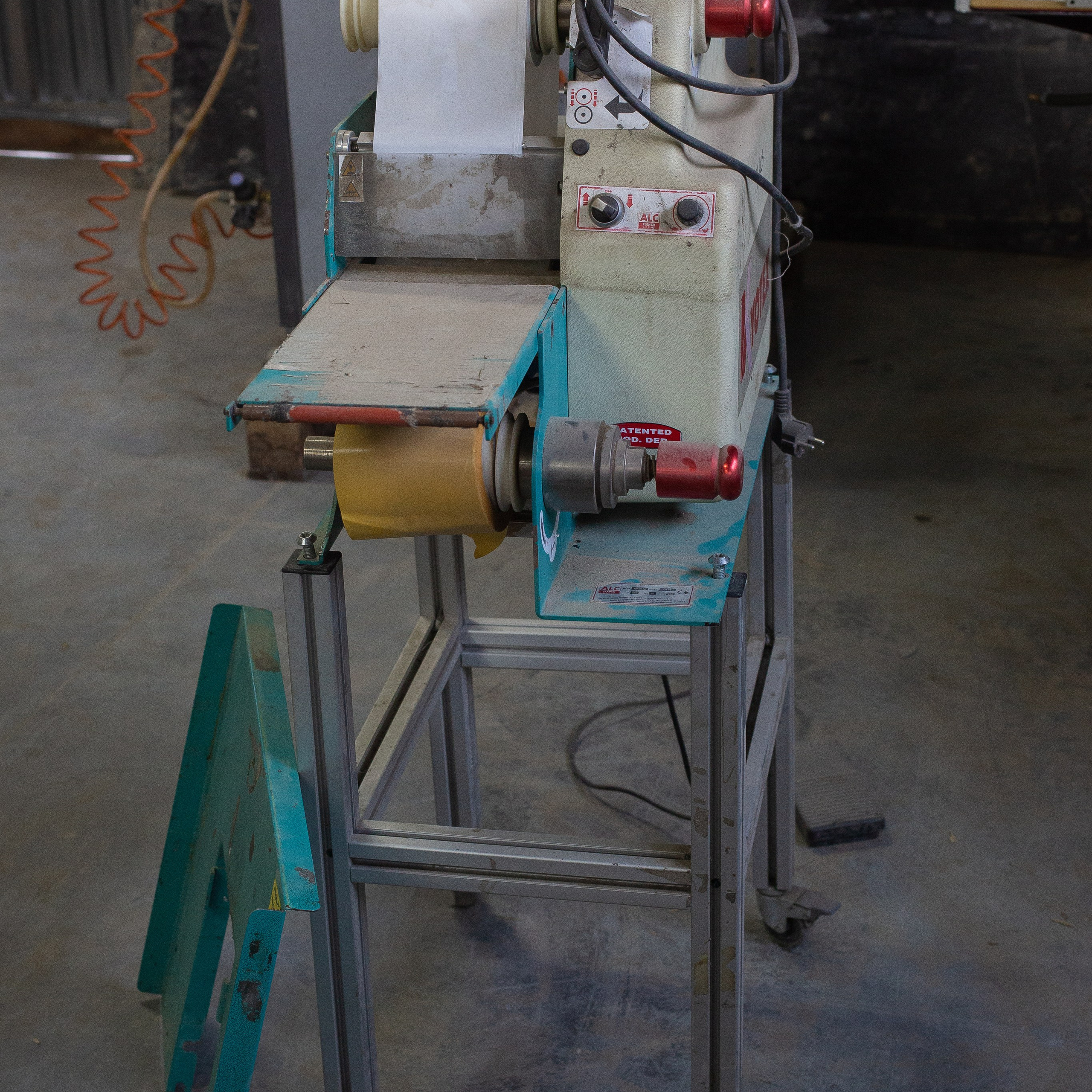 Машина нанесения клея на стельки Kyotex KYO 100