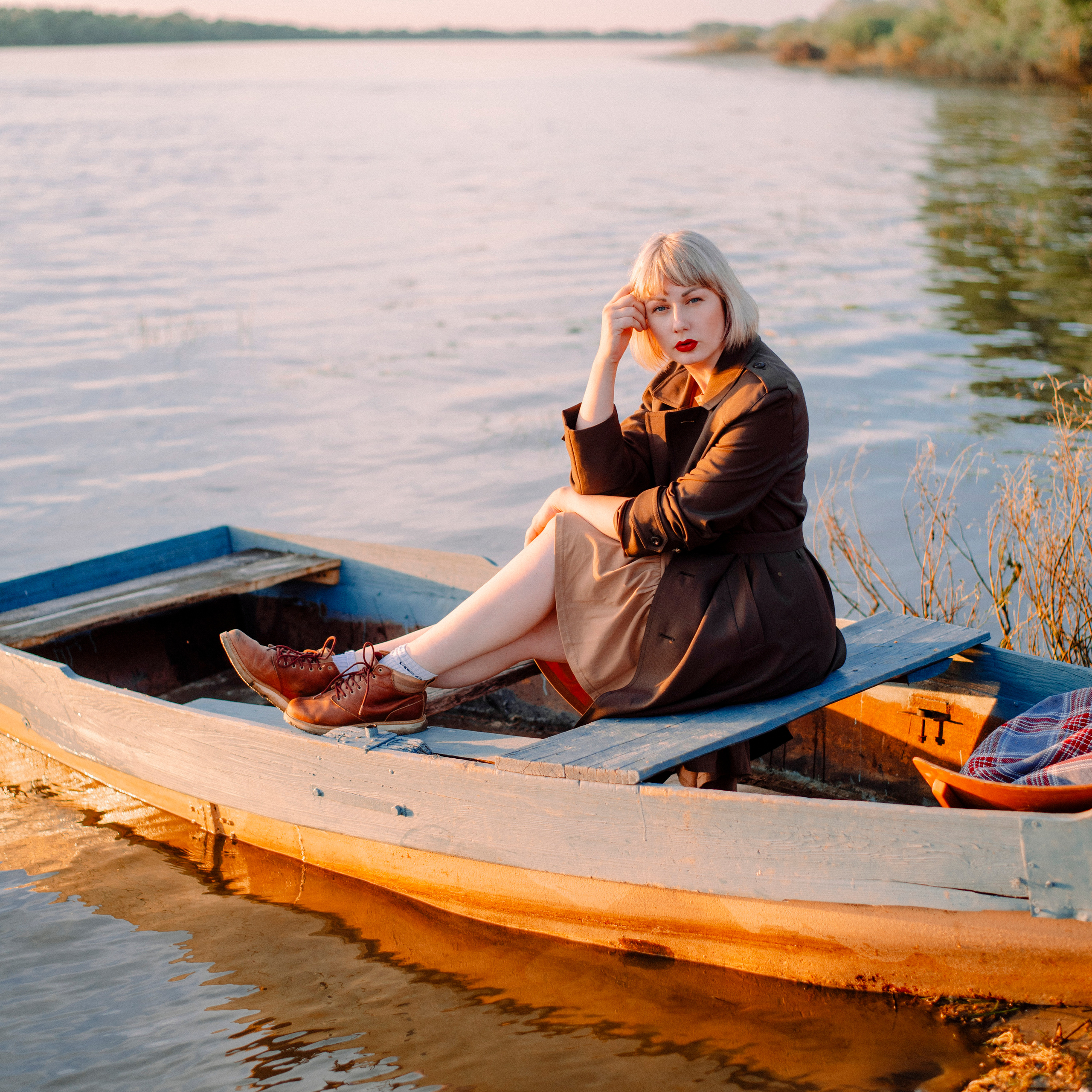 Валя в лодочке 🌅