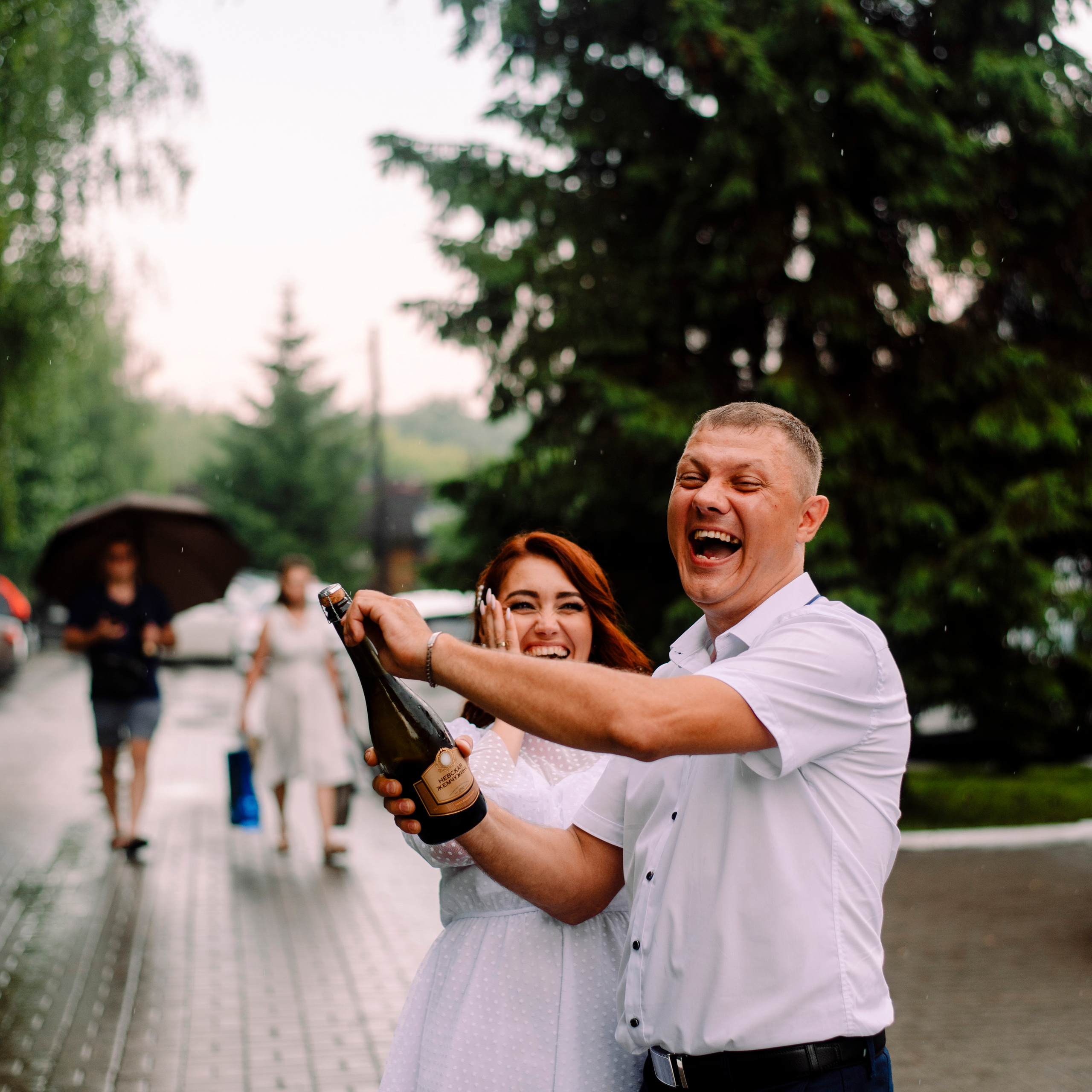 поцелуи под дождем