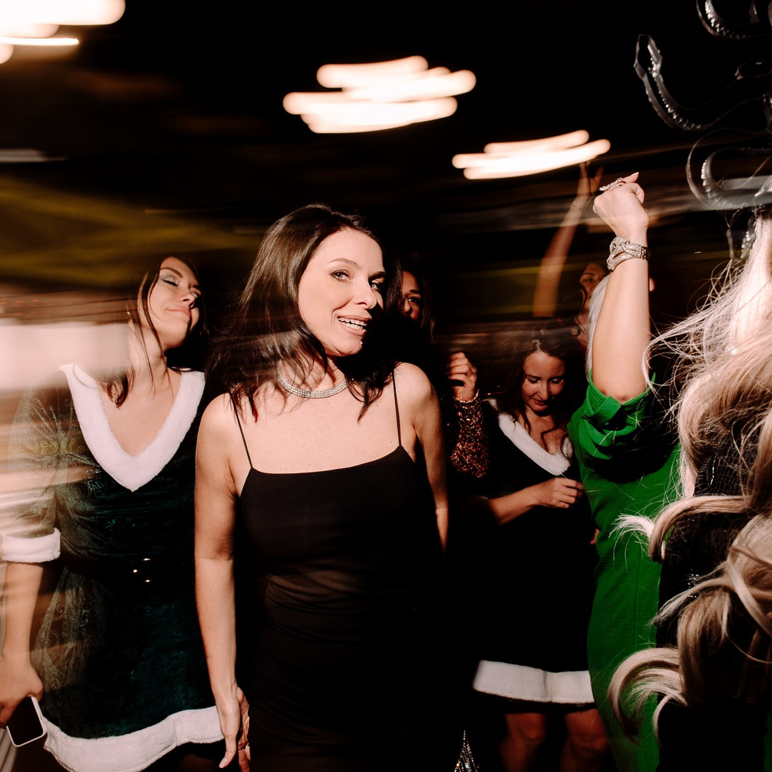 новогодний завтрак в платьях