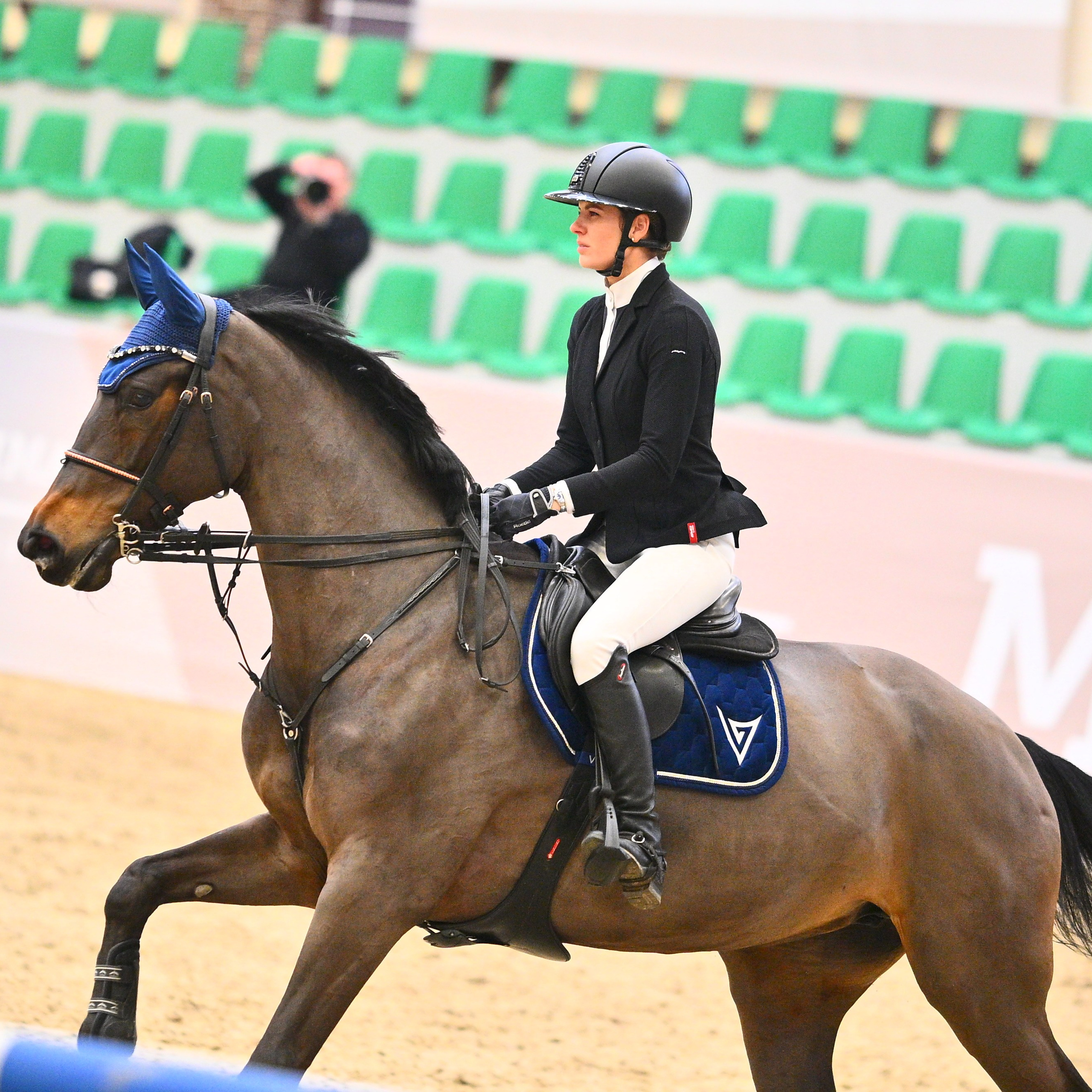 2025.12.13 — КСК Максима — конкур. ТУРНИРНАЯ КОННАЯ ФОТОГРАФИЯ, Руднева Ольга и Евгений Адеев