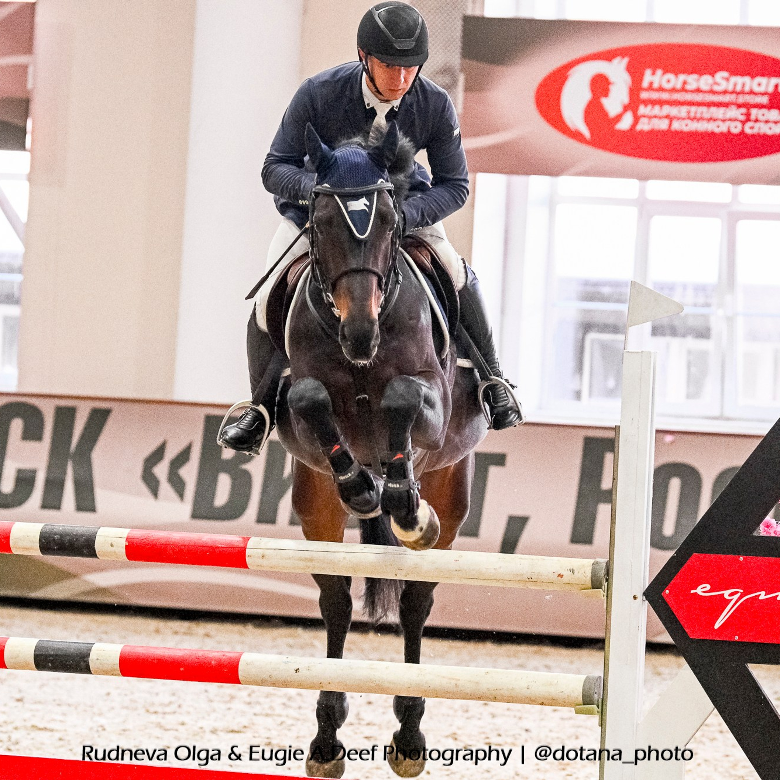 2025.11.16 — КСК Виват, Россия! — конкур, ФИНАЛ международные соревнования. ТУРНИРНАЯ КОННАЯ ФОТОГРАФИЯ, Руднева Ольга и Евгений Адеев