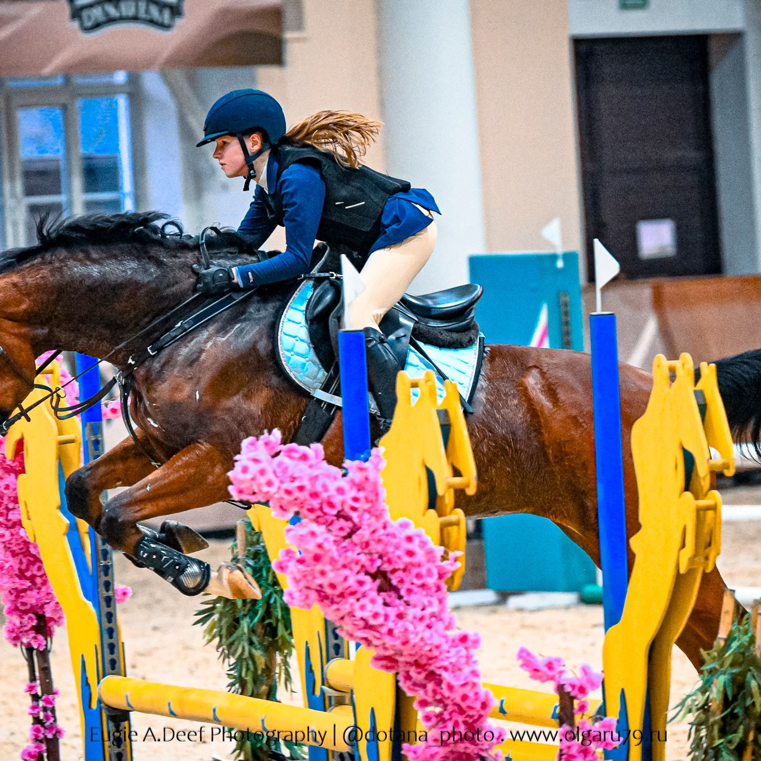 2025.12.05 — КСК ВИВАТ, Россия! — конкур, кубок ФКСМ. ТУРНИРНАЯ КОННАЯ ФОТОГРАФИЯ, Руднева Ольга и Евгений Адеев