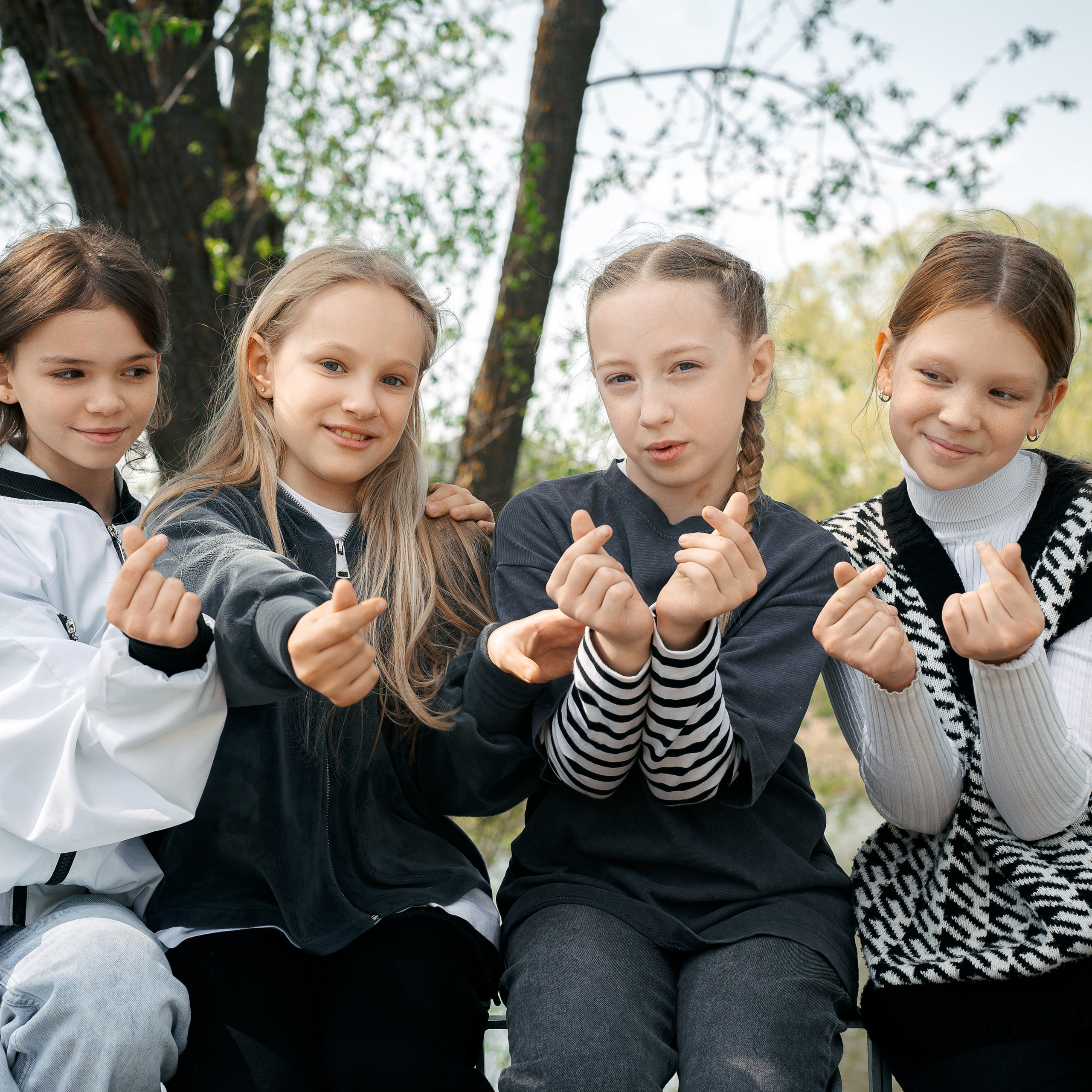Прогулки в школьном дворе