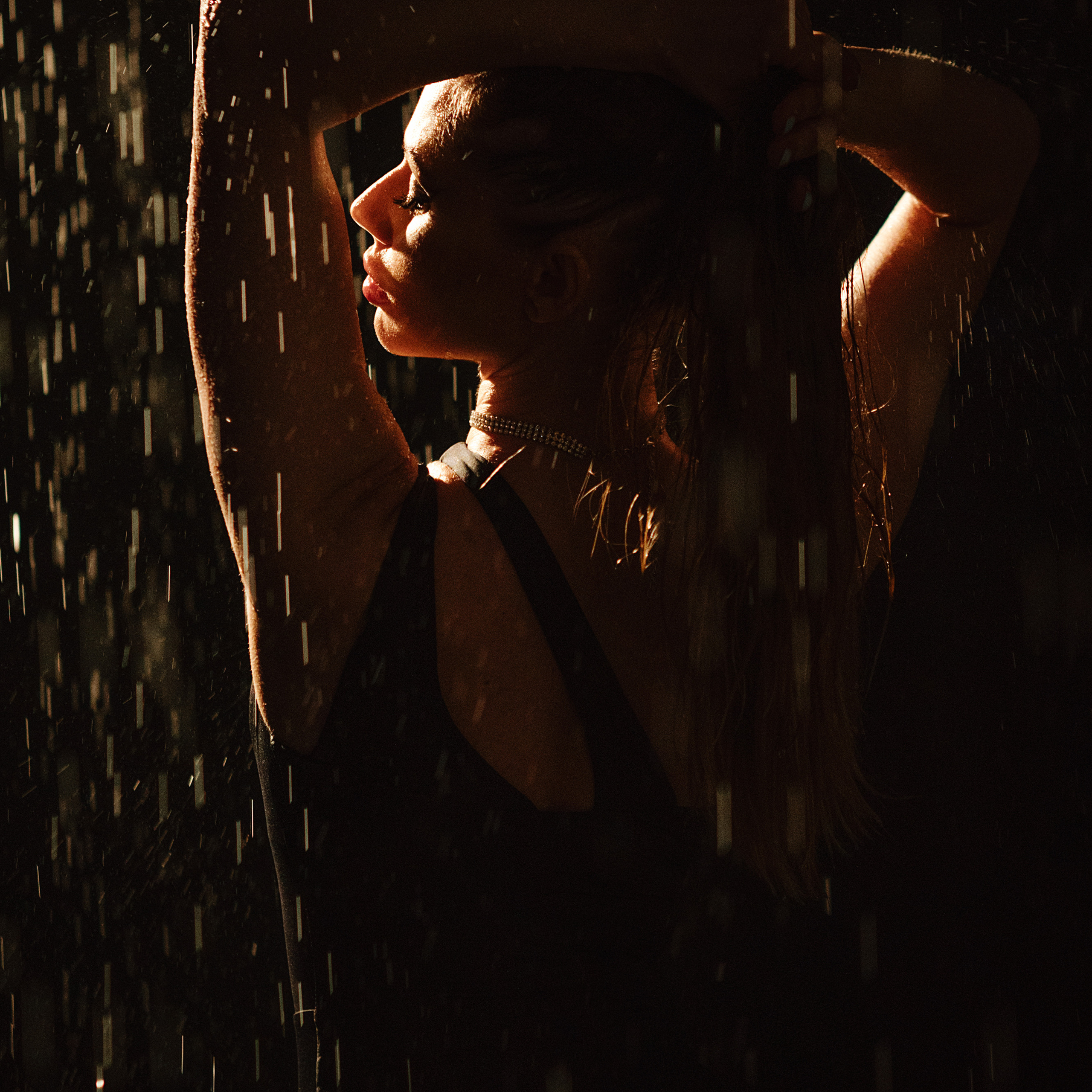 Видео. Женский сексуальный фотограф в Анталии, Турции Надин Оздемир