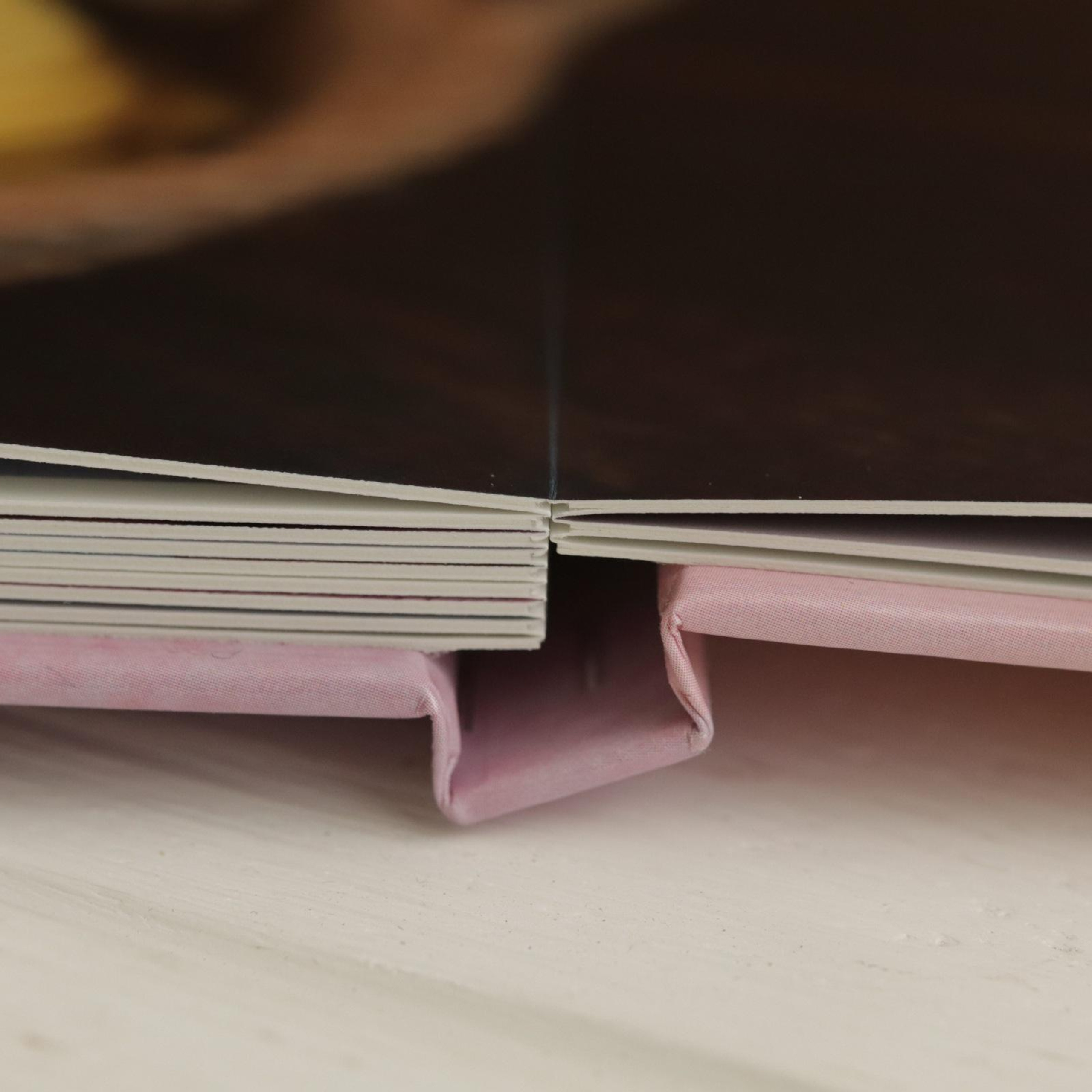 Фотокнига ROYAL в твердой обложке с очень плотными листами. Фотограф новорождённых Братск