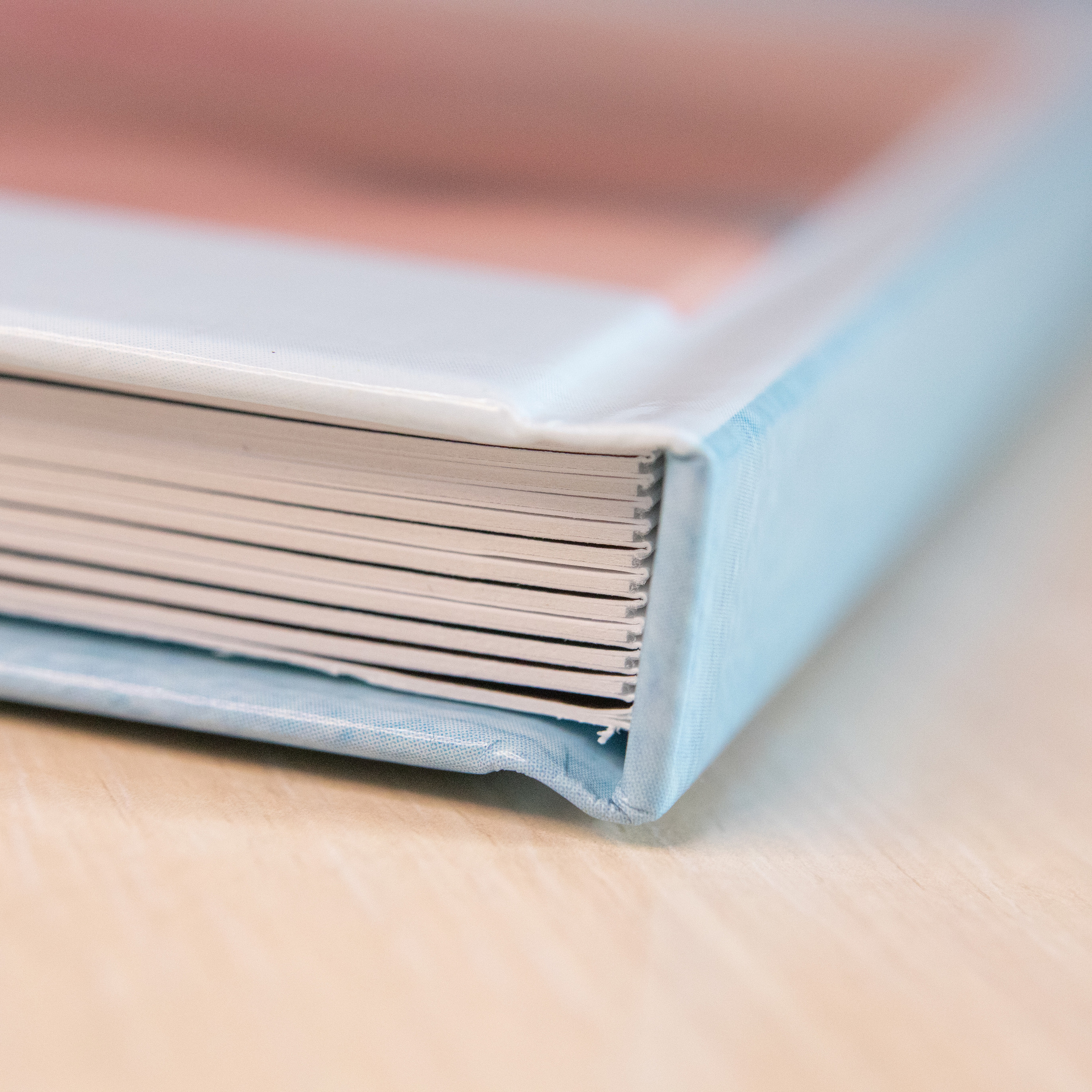 Фотокнига ROYAL в твердой обложке с очень плотными листами. Фотограф новорождённых Братск