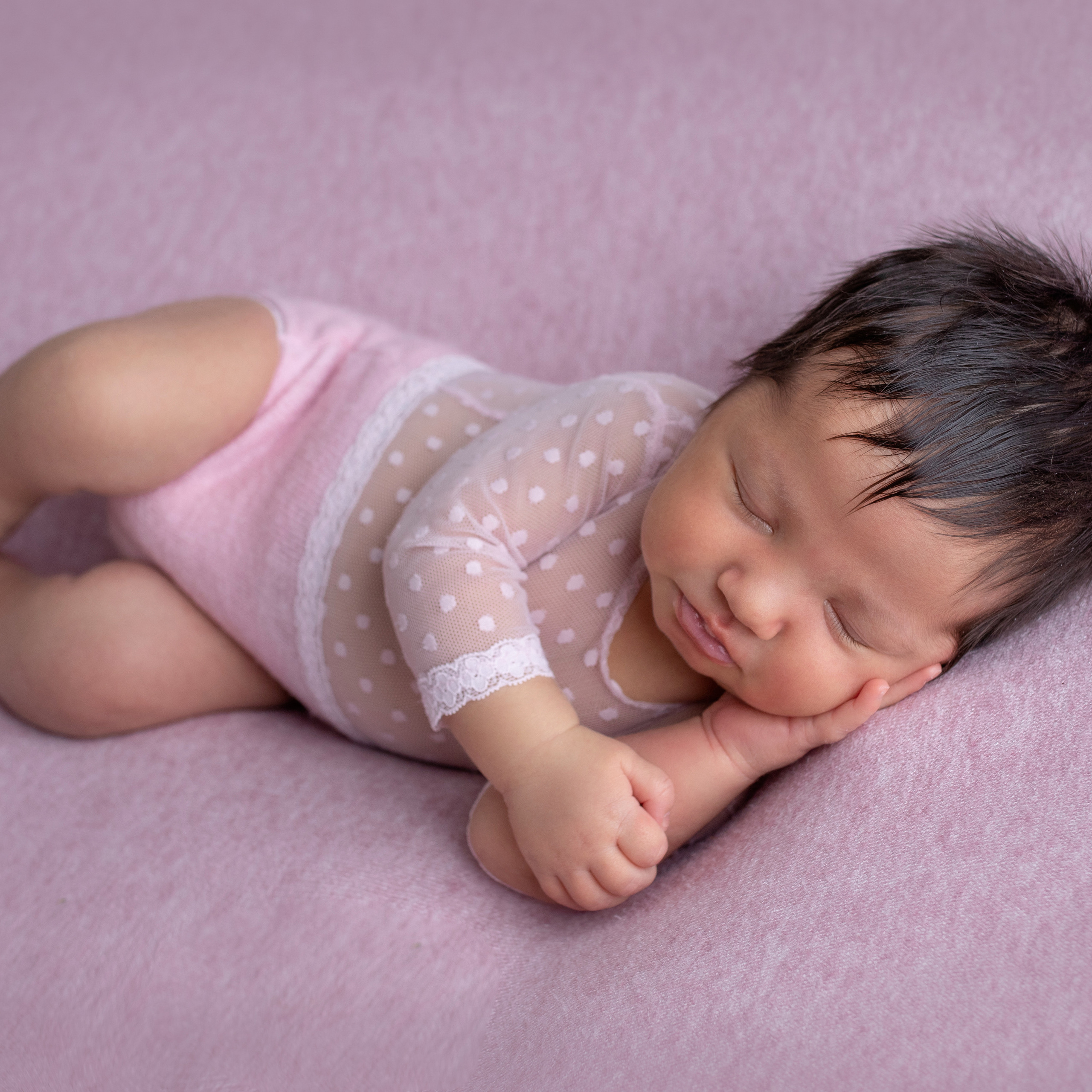 Классическая ньюборн фотосессия. Фотограф новорождённых Братск