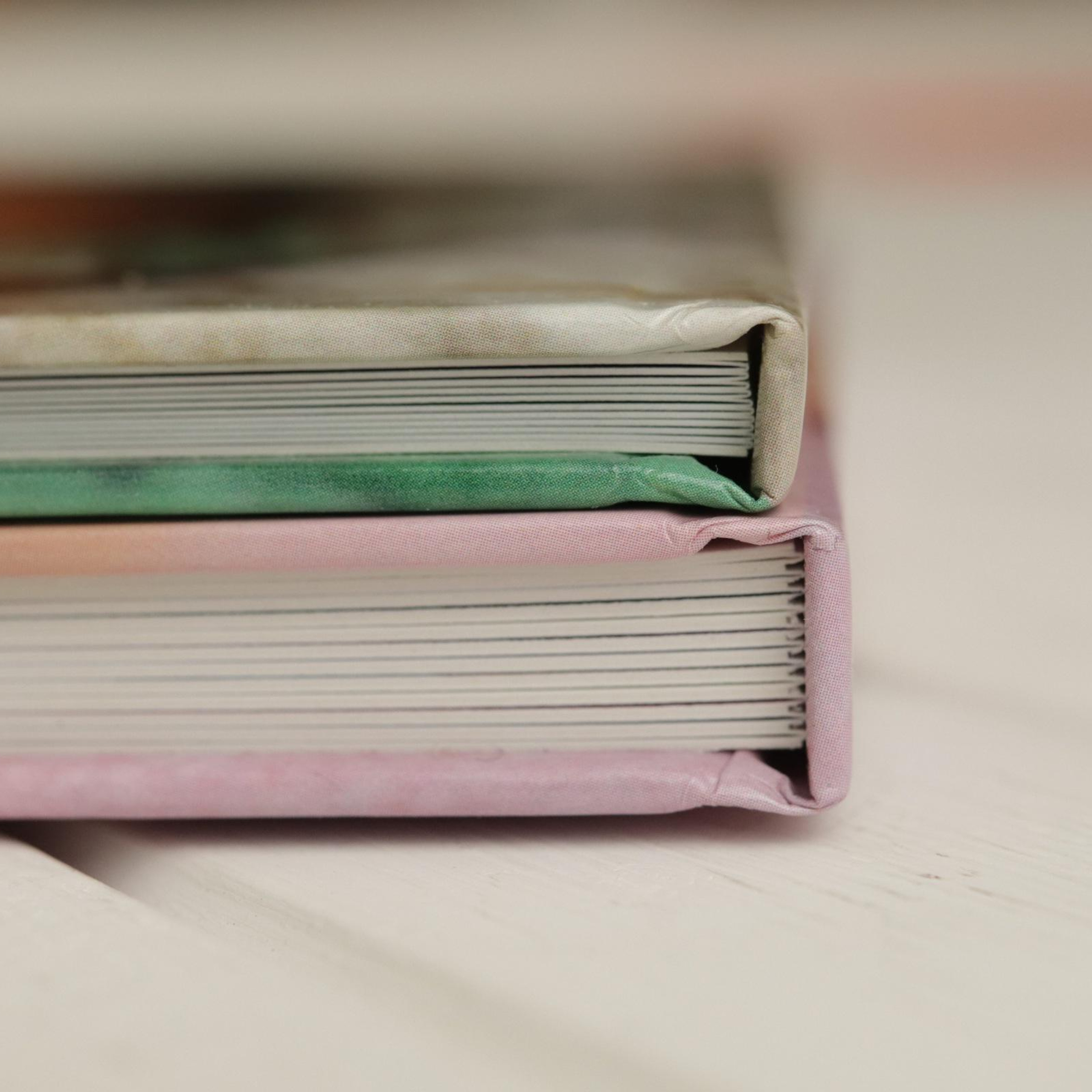 Фотокнига ROYAL в твердой обложке с очень плотными листами. Фотограф новорождённых Братск