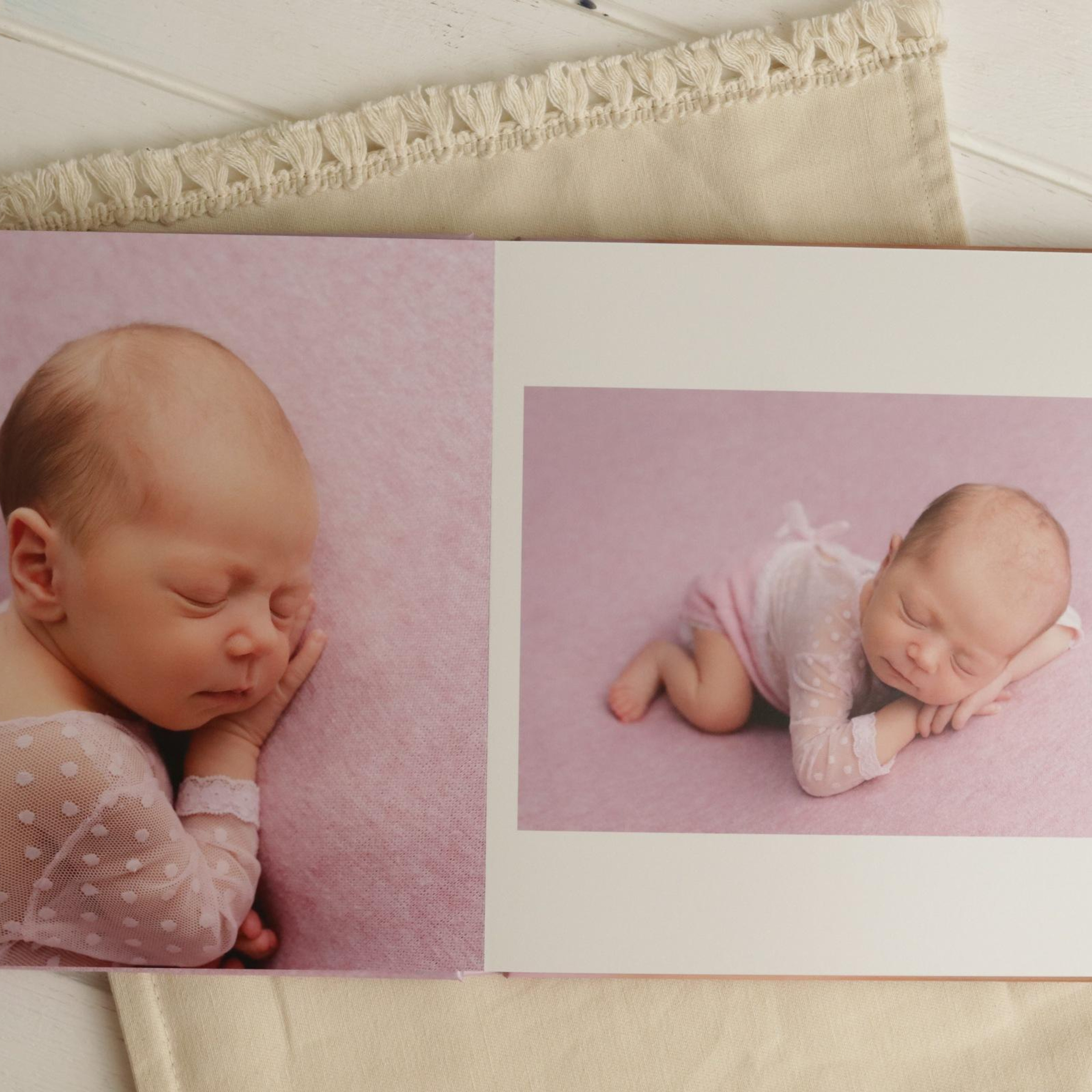 Фотокнига ROYAL в твердой обложке с очень плотными листами. Фотограф новорождённых Братск