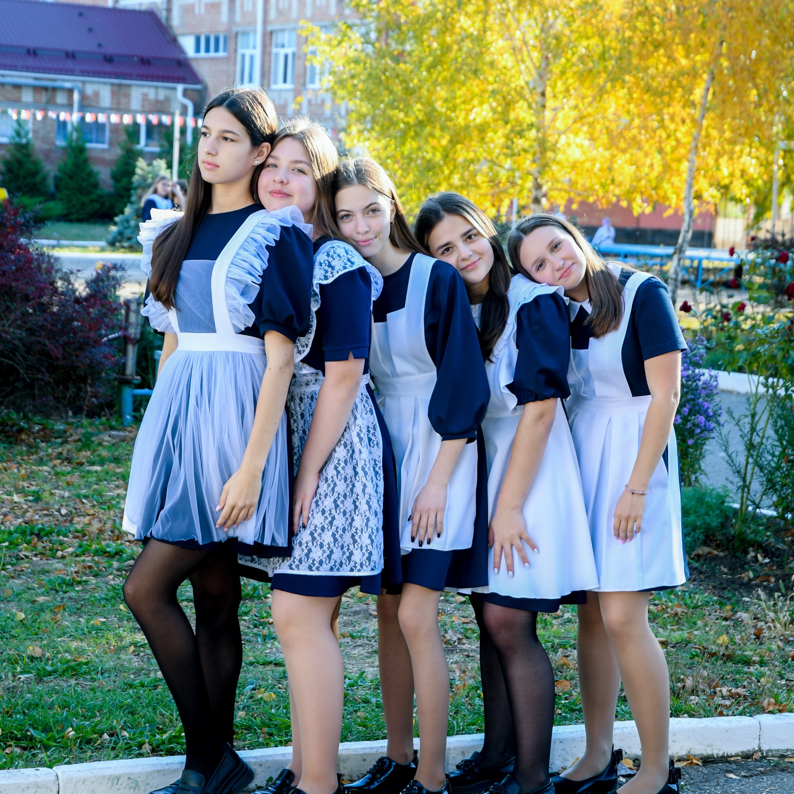 Фотосессия в школьном дворе