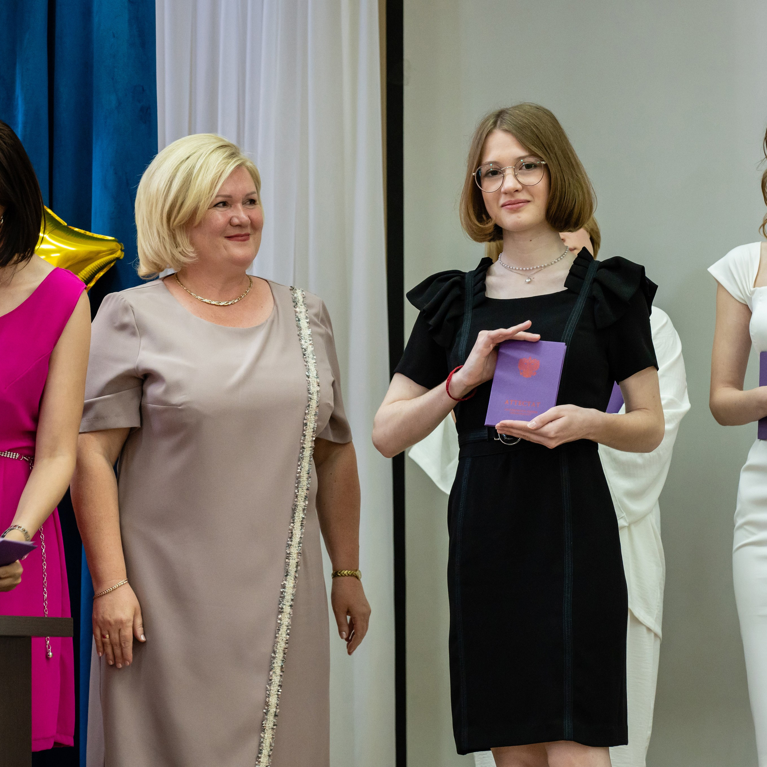 Школа&nbsp;№ 98 9 класс вручение аттестатов