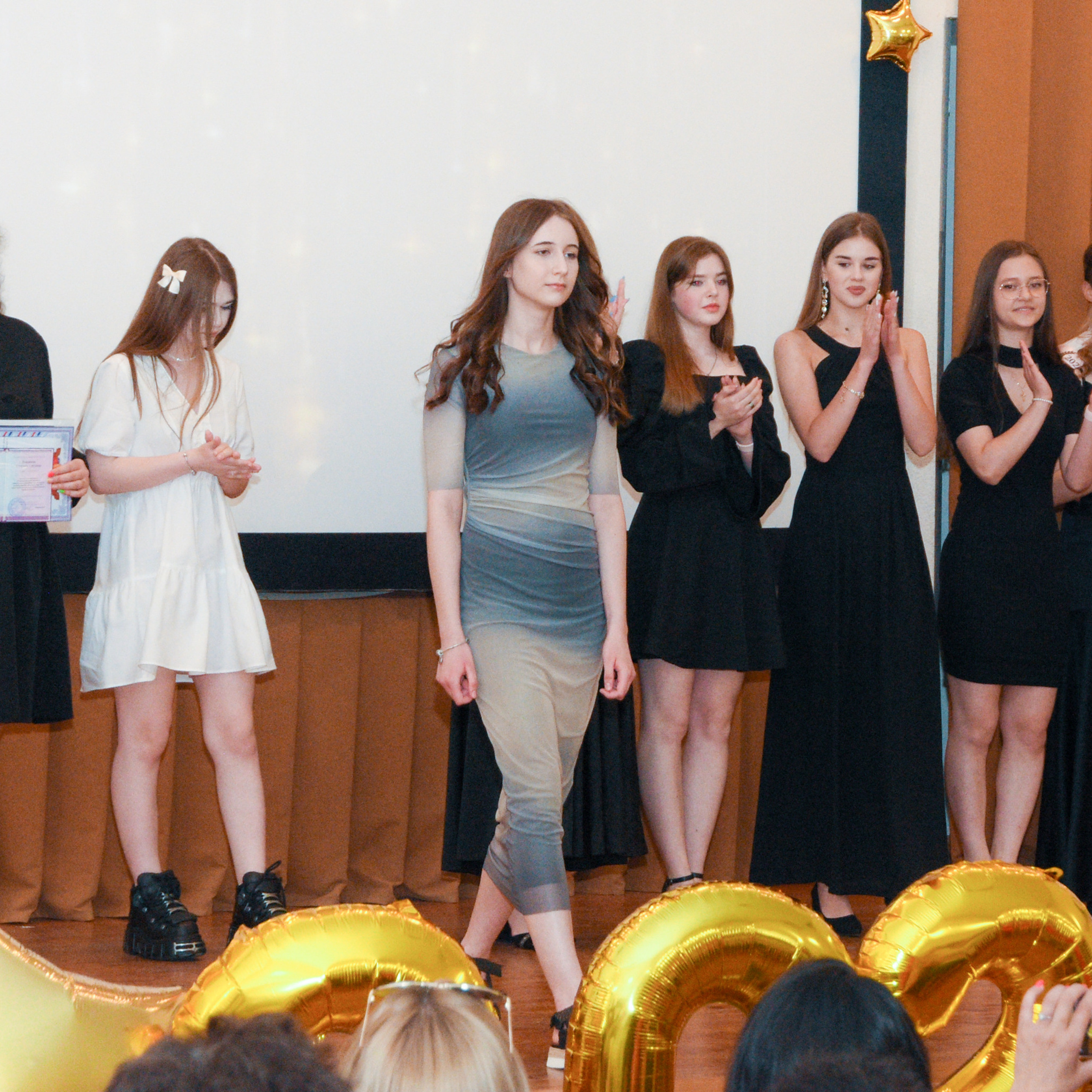 Школа № 95 9 класс вручение аттестатов