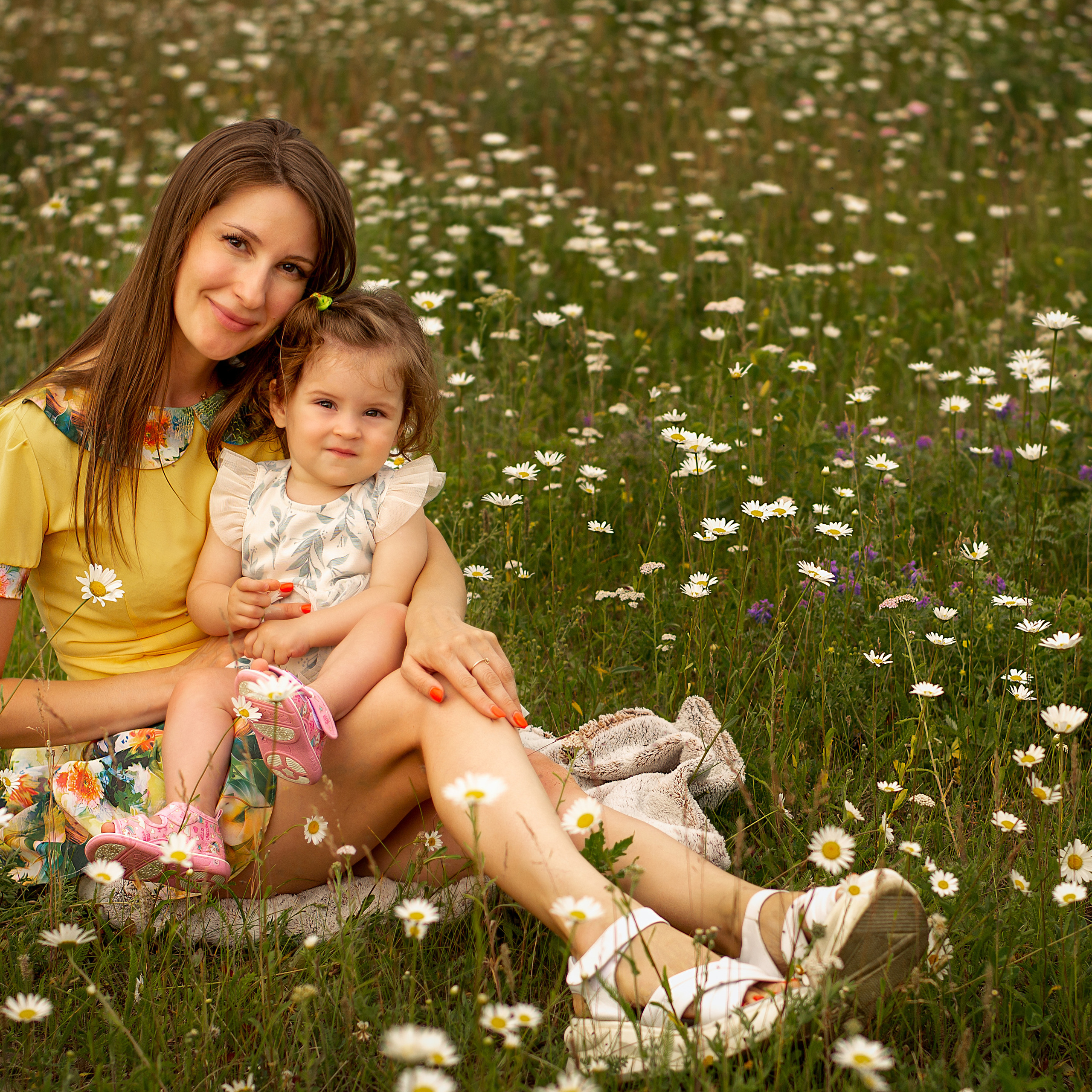 Счастье среди ромашек