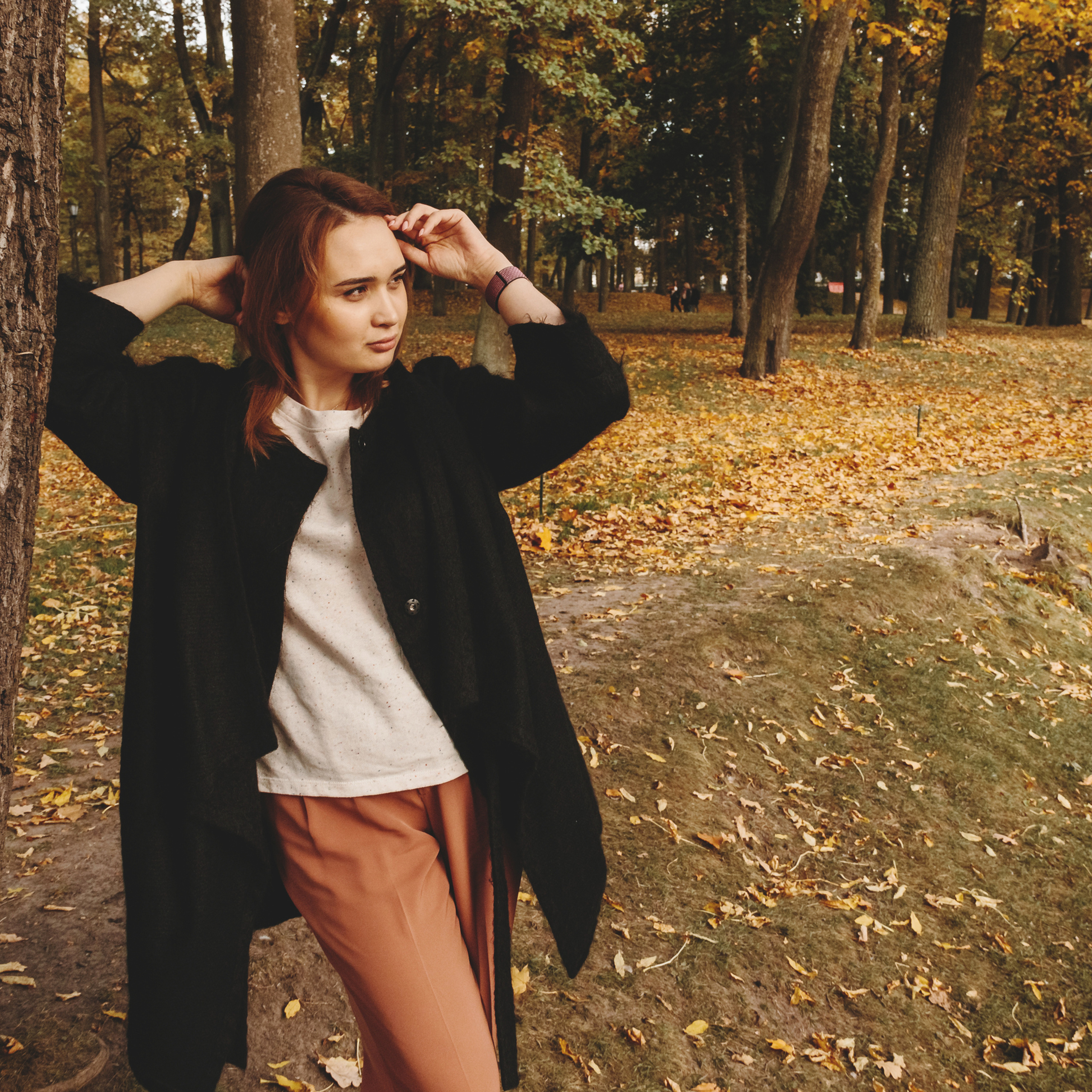 Девушка и осень.