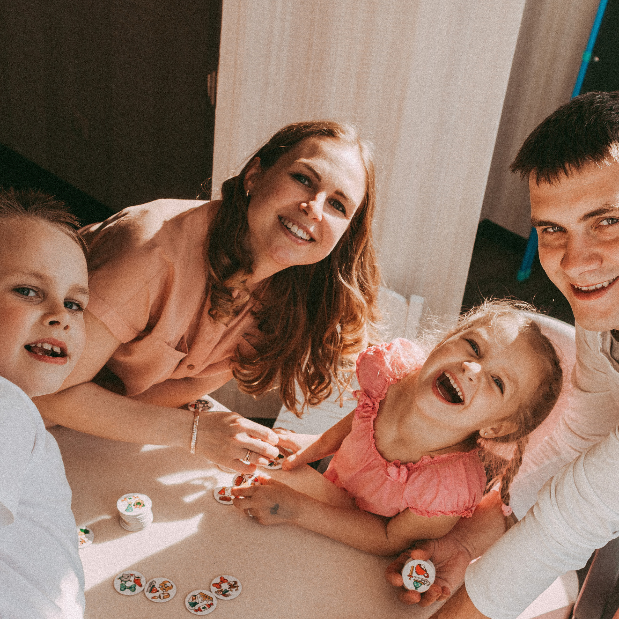 Ксюша, Костя и весёлые ребята)))