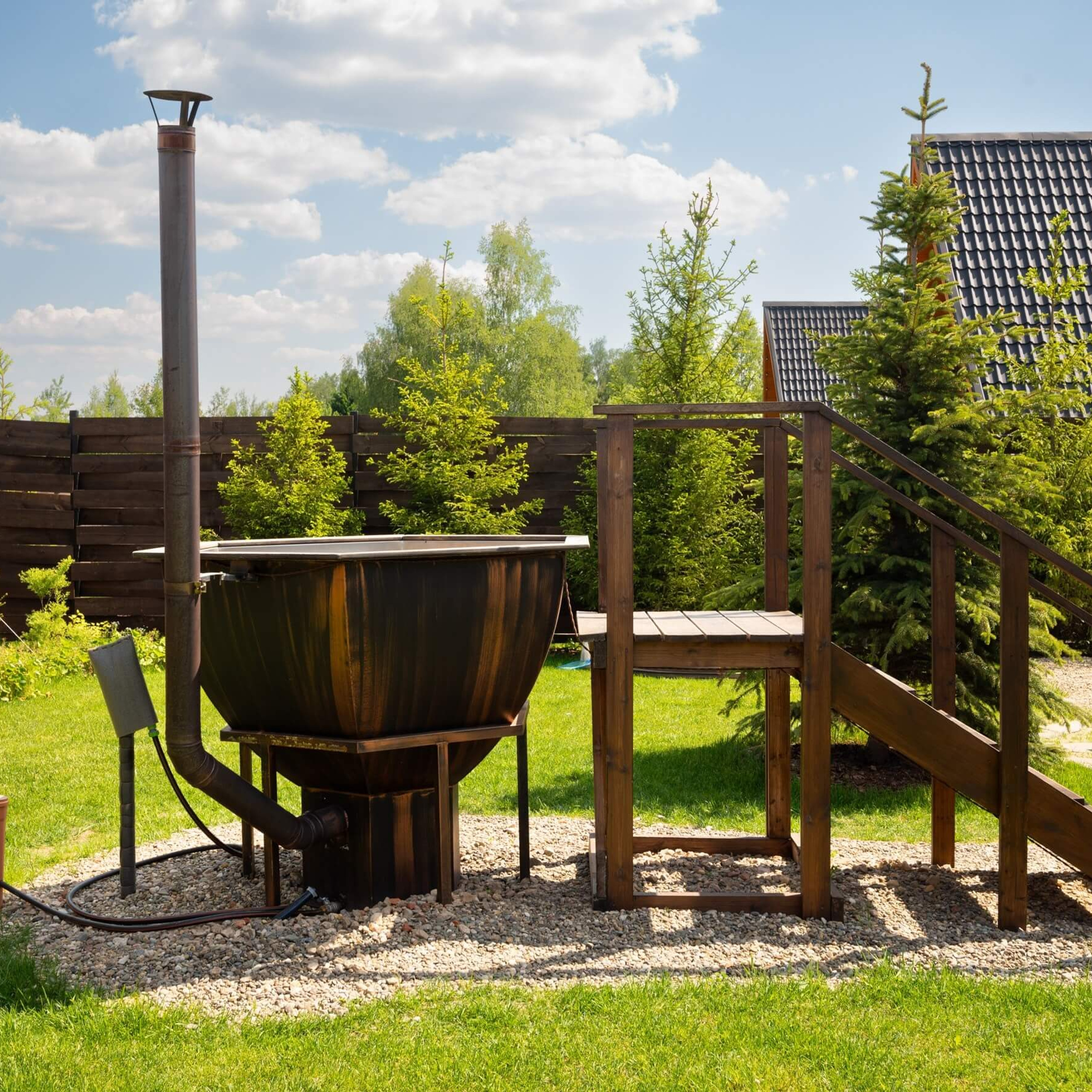 Треугольный коттедж на сутки с чаном, баней мангалом — заказать на 6 человек