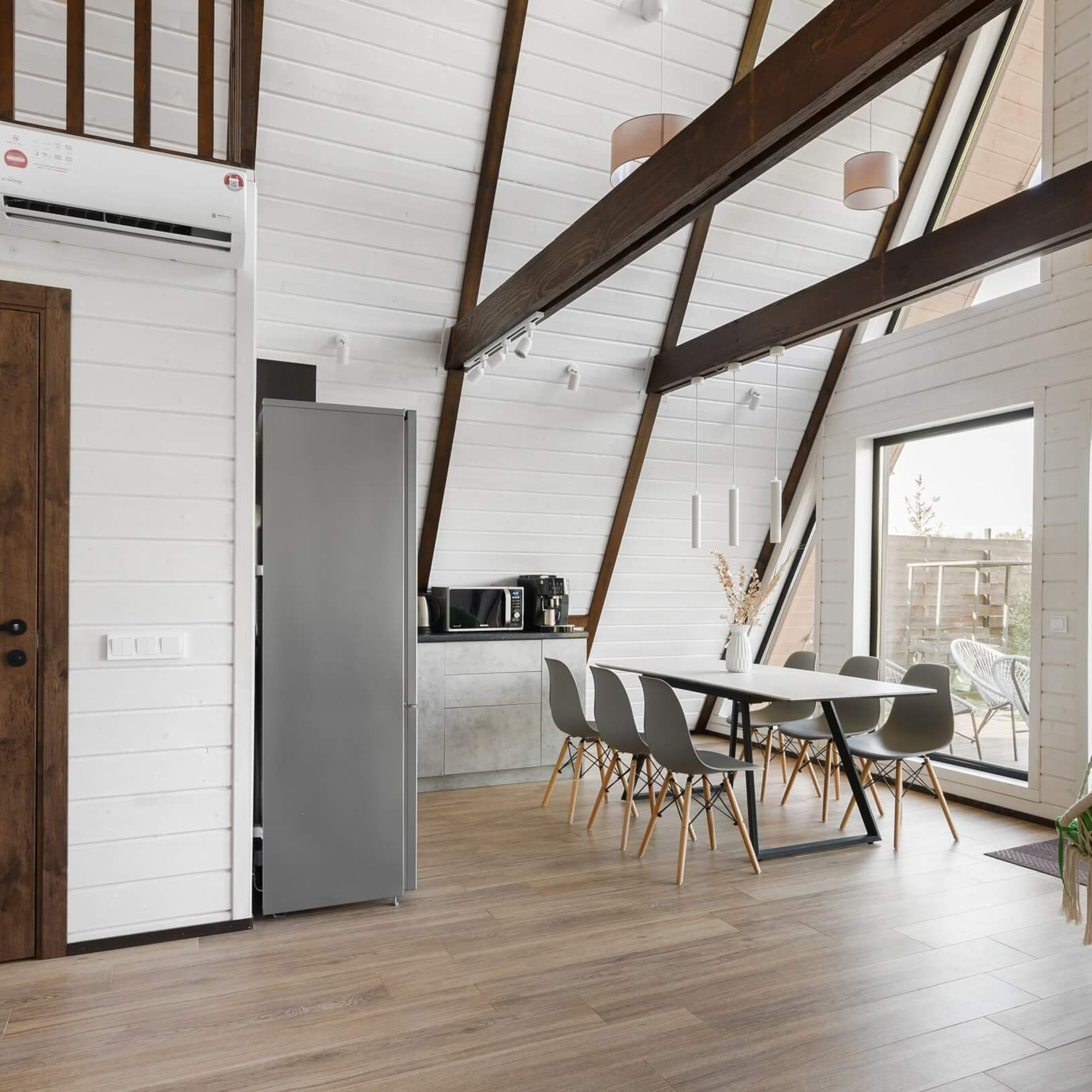 Треугольный коттедж на сутки с чаном, баней мангалом — заказать на 6 человек