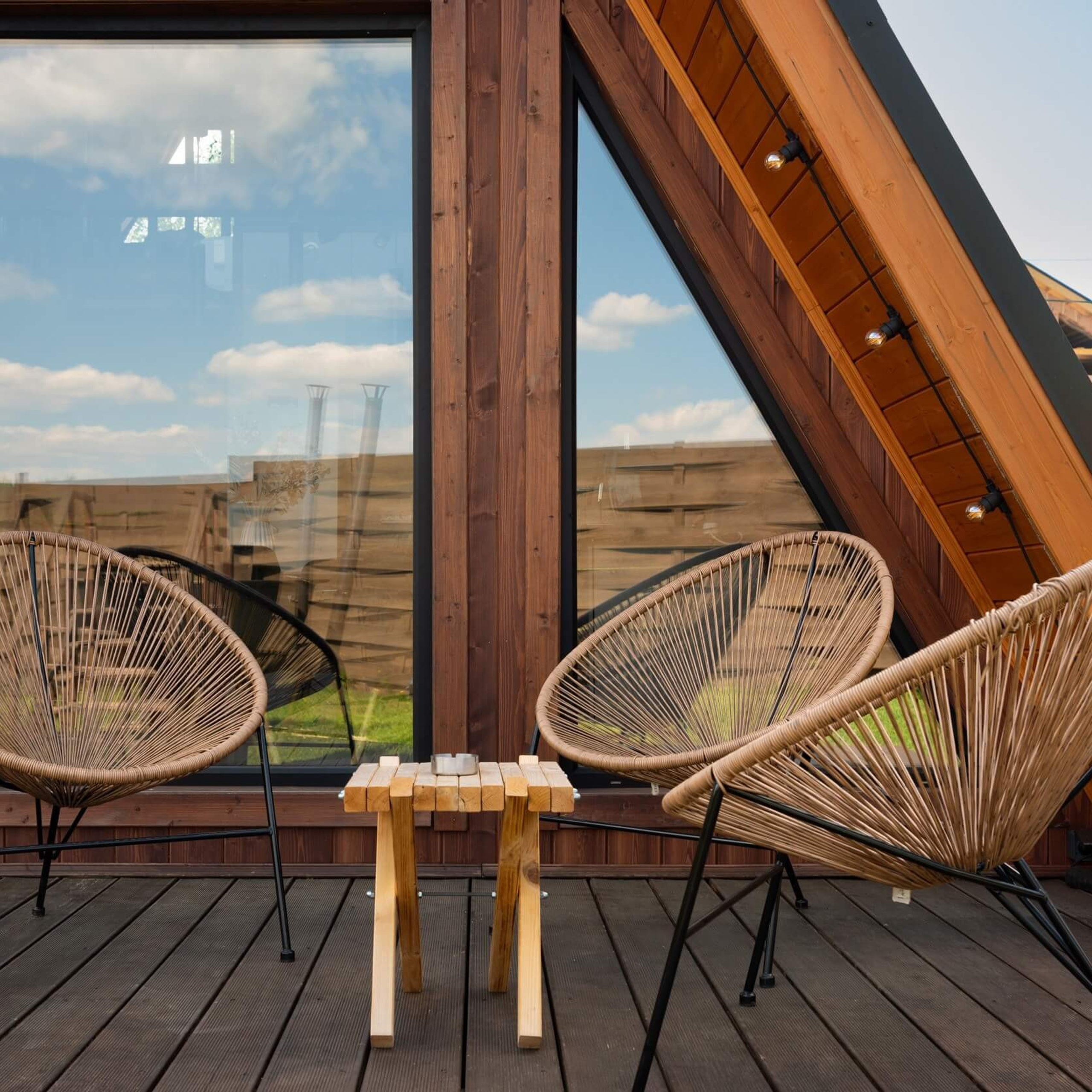 Треугольный коттедж на сутки с чаном, баней мангалом — заказать на 6 человек