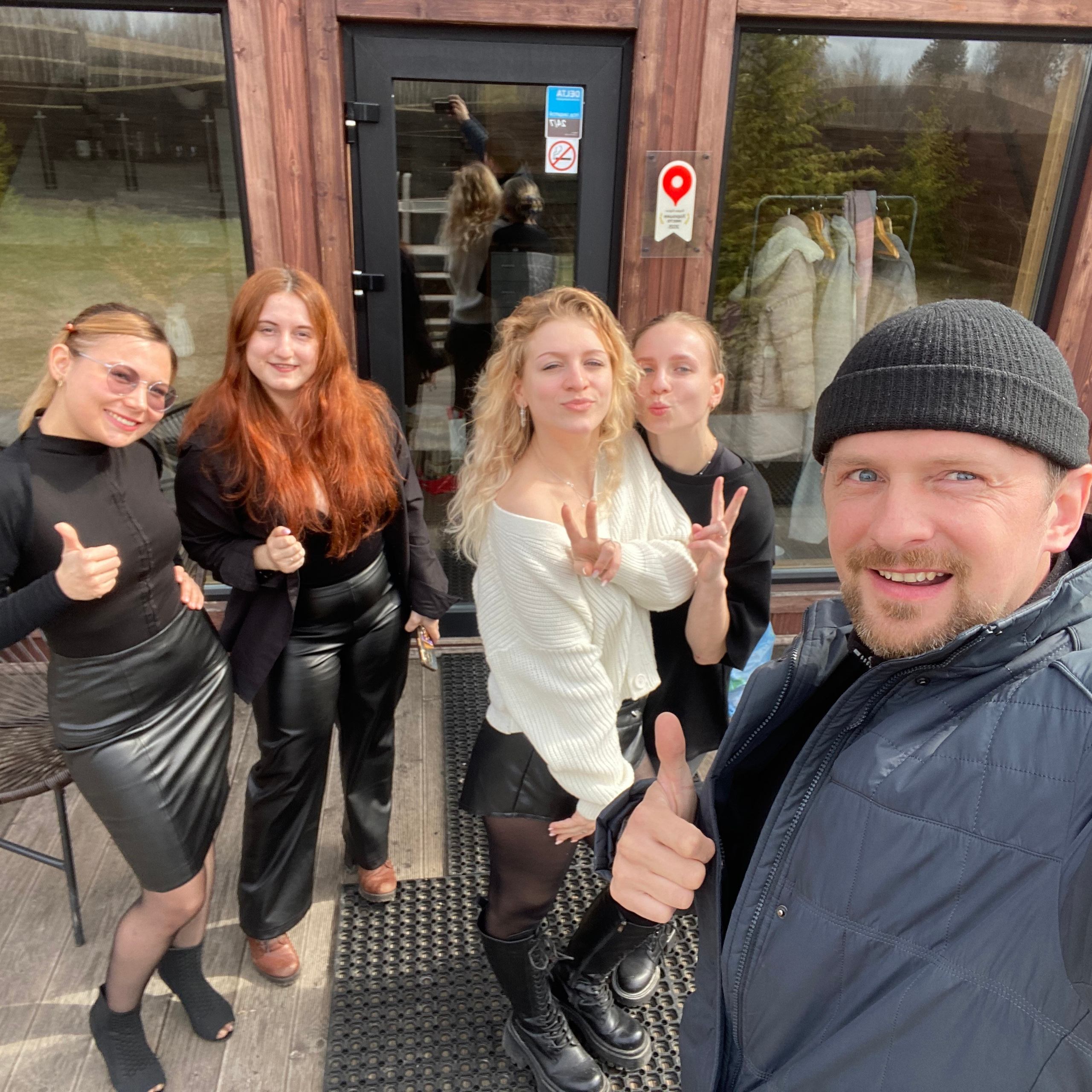 Треугольный коттедж на сутки с чаном, баней мангалом — заказать на 6 человек